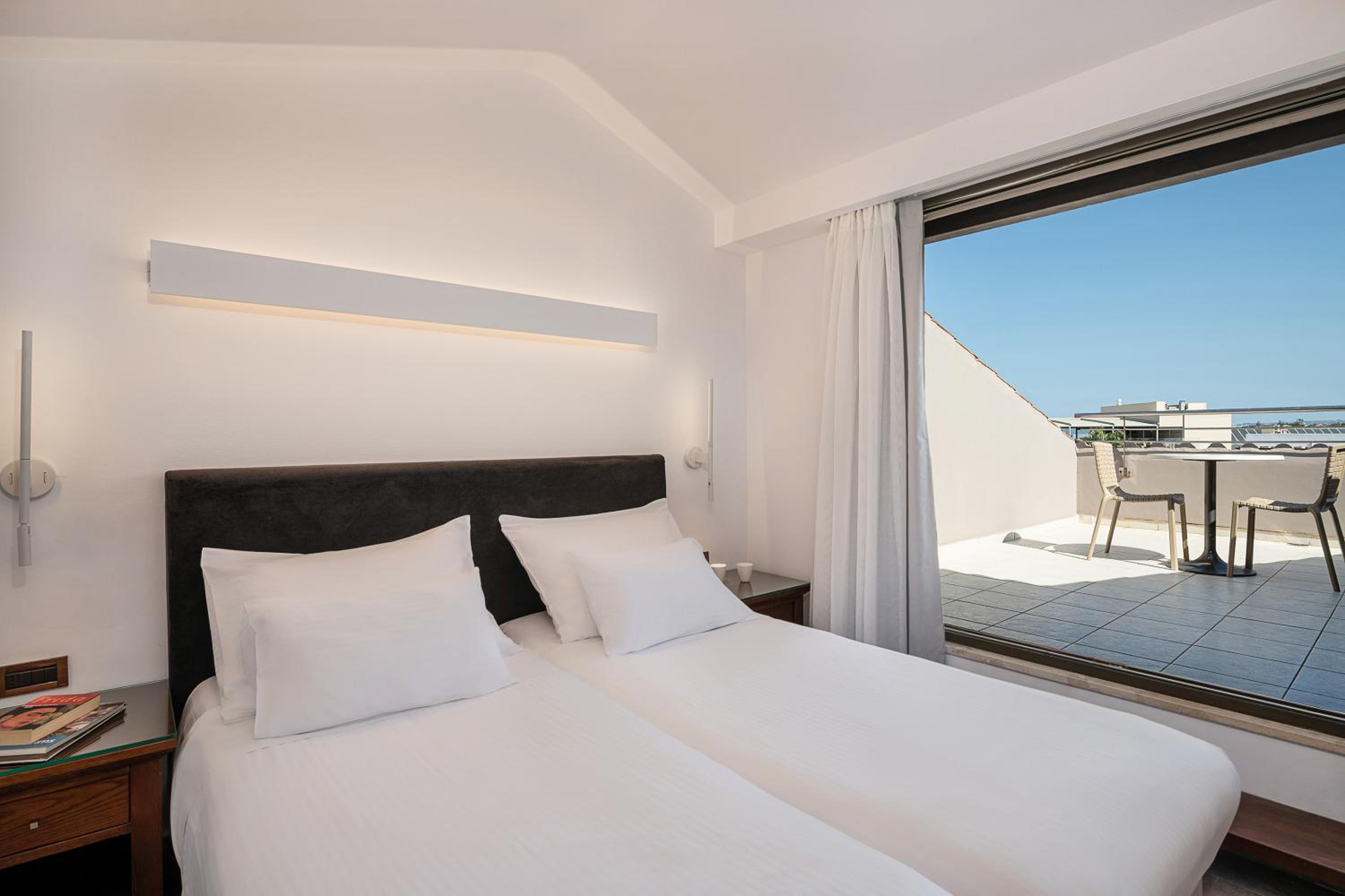 Apartment with Pool View  - Photo 15