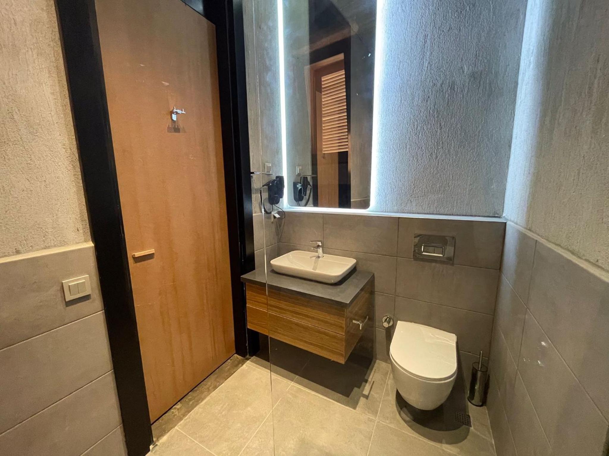 Deluxe Room - Photo 5
