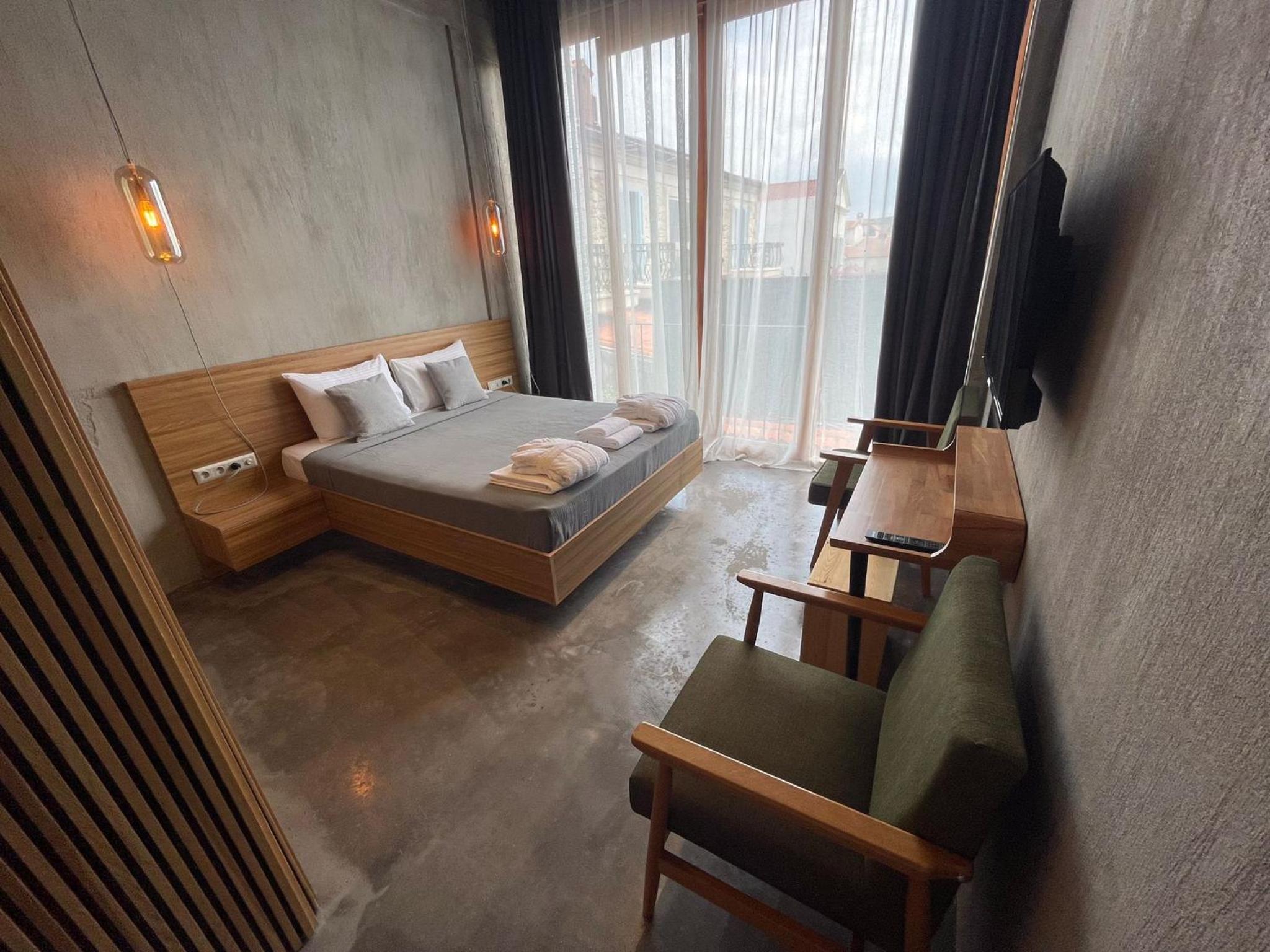 Deluxe Room - Photo 6