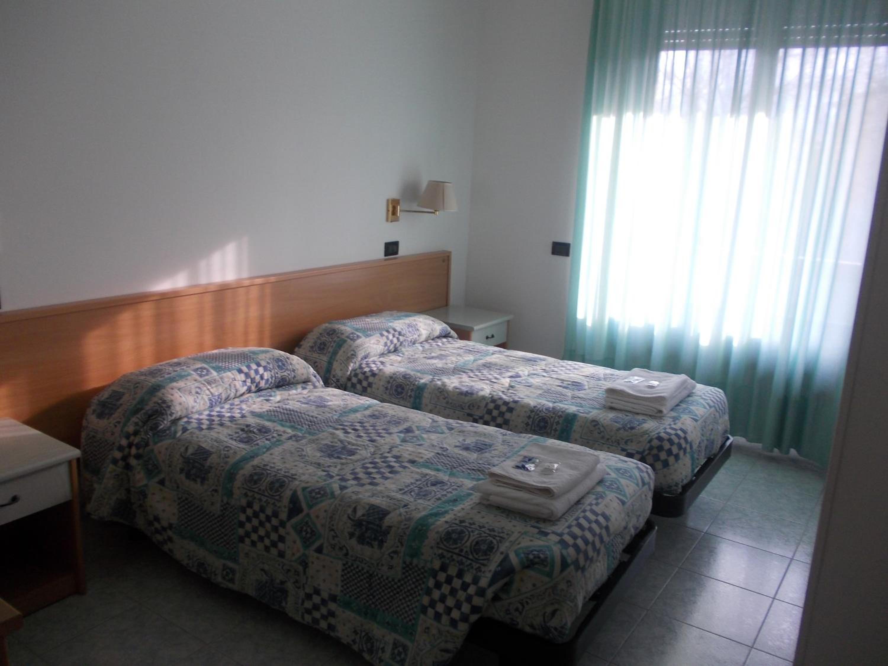 Twin Room with Private Bathroom photo 1