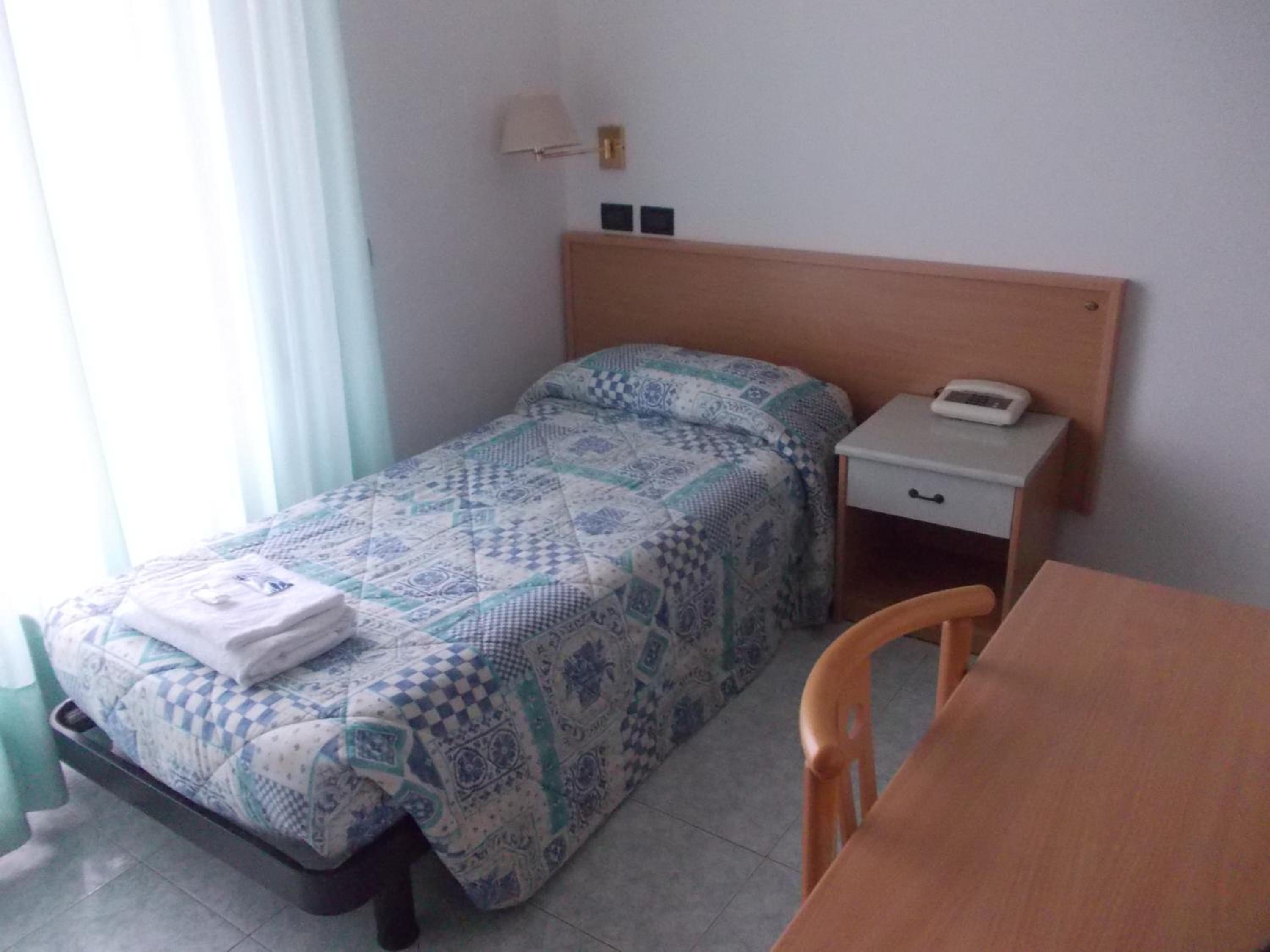 Single Room with Private Bathroom photo 1