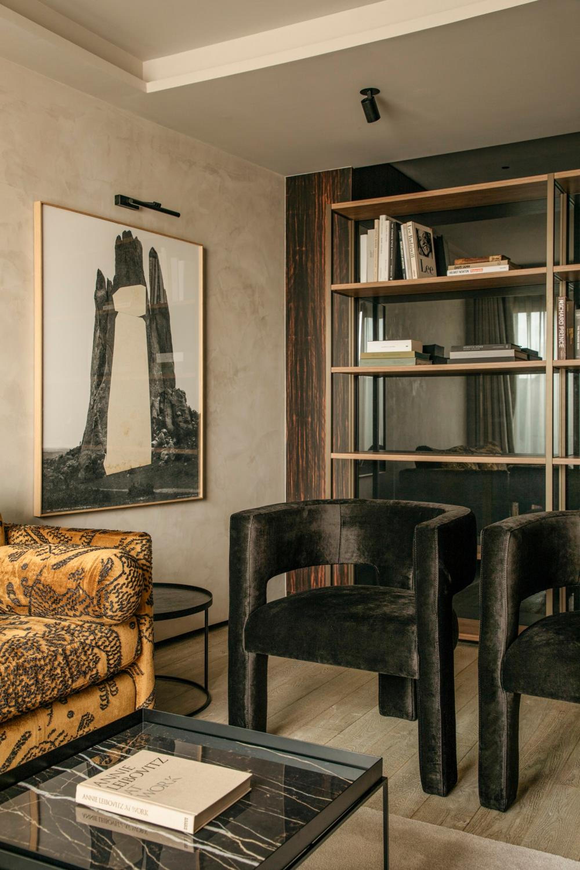 Suite Diamante Doble con terraza y vista a la ciudad, con sala de estar independiente.
