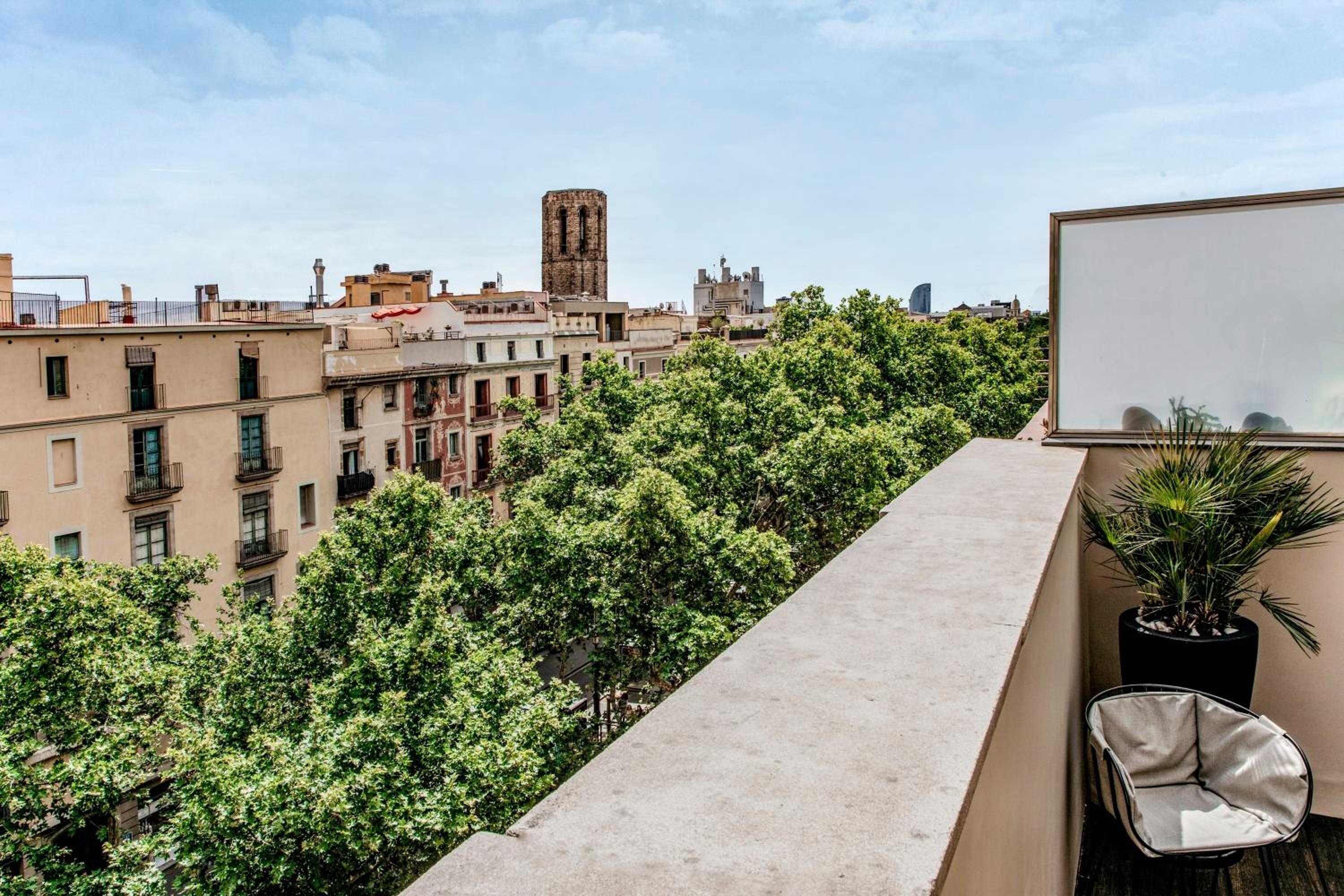 Suite Diamante Doble con terraza y vista a la ciudad, con sala de estar independiente. Suite Diamante Doble con terraza y vista a la ciudad, con sala de estar independiente.