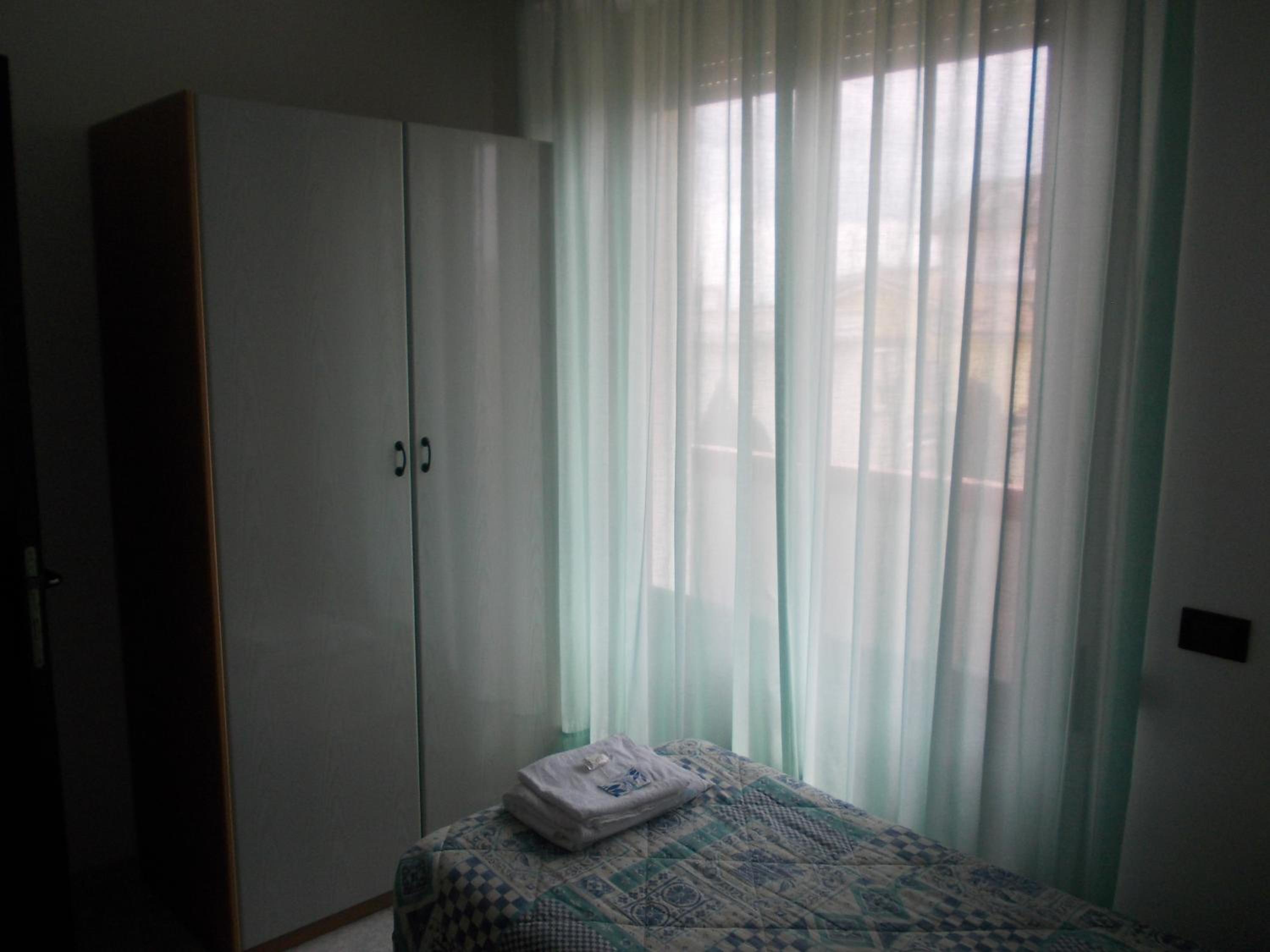 Single Room with Private Bathroom photo 2