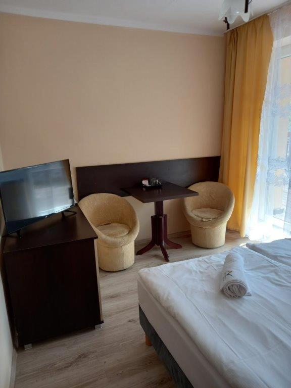 Double Room - Photo 7
