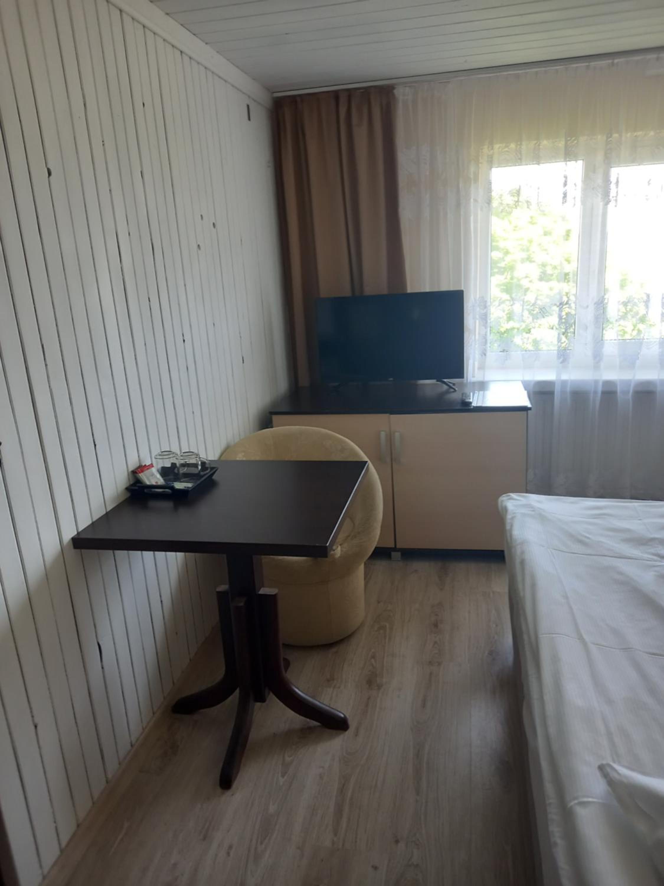Small Double Room - Photo 3