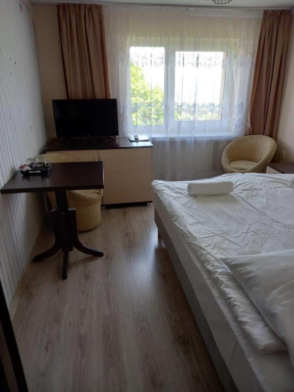 Small Double Room - Photo 9