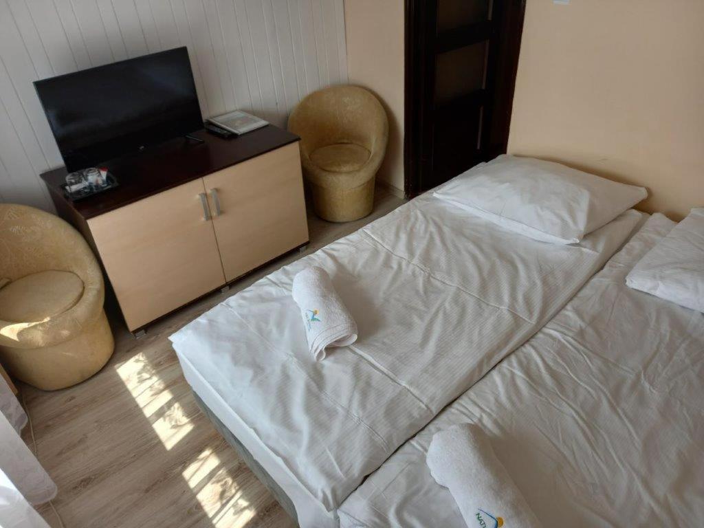 Small Double Room - Photo 10