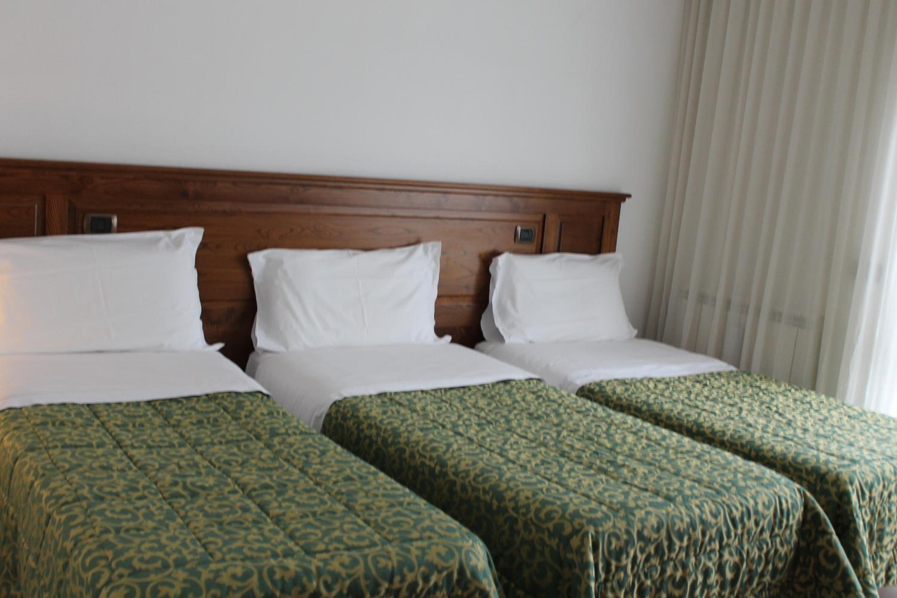 Two-Bedroom Apartment (5 Adults) - Photo 9