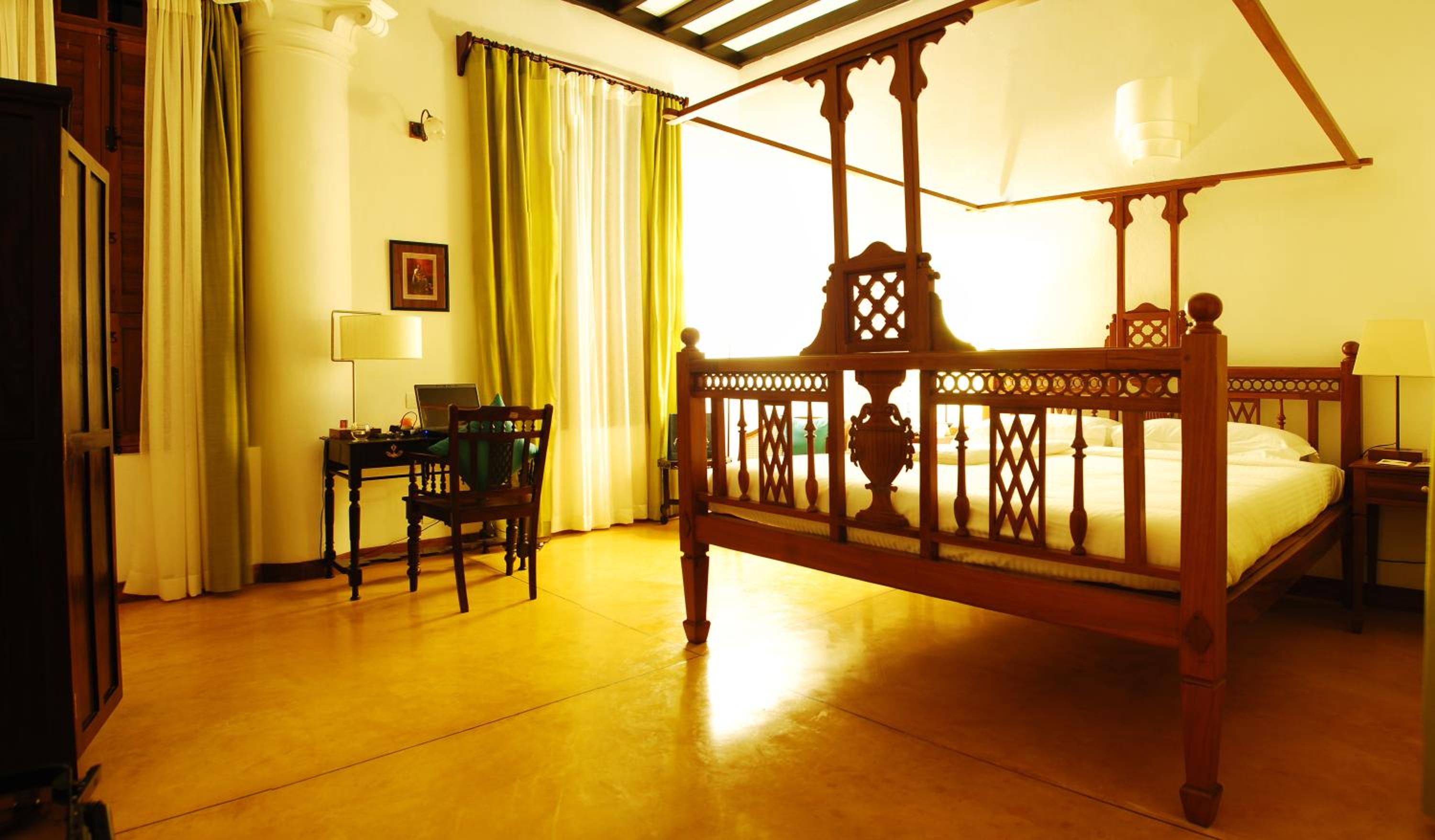 Deluxe Room with Four Poster Bed -complimentary guided heritage walk (4:00 PM – 6:00 PM) - Photo 2