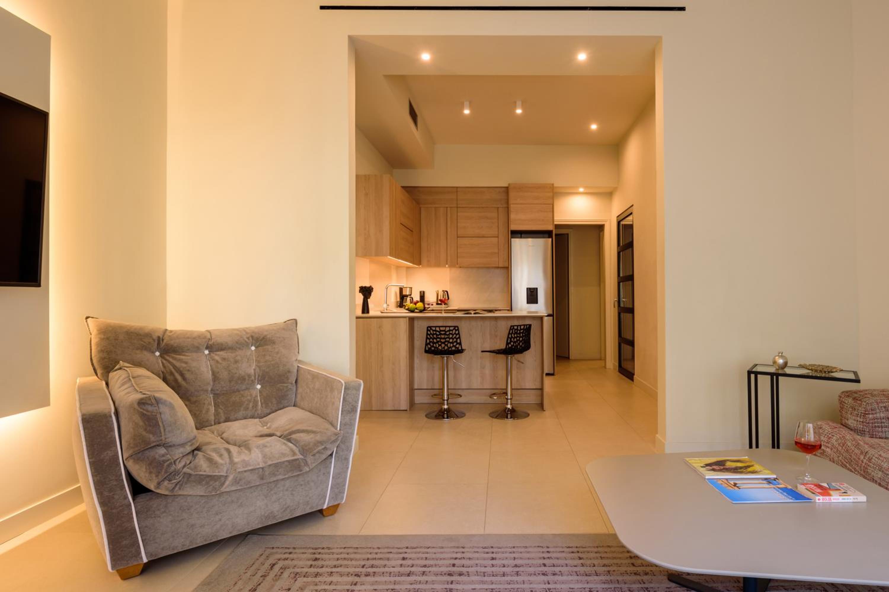 Six-Bedroom House with Rooftop Hot Tub photo 2