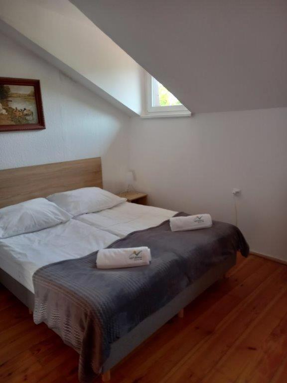 Apartment with Balcony - Photo 4