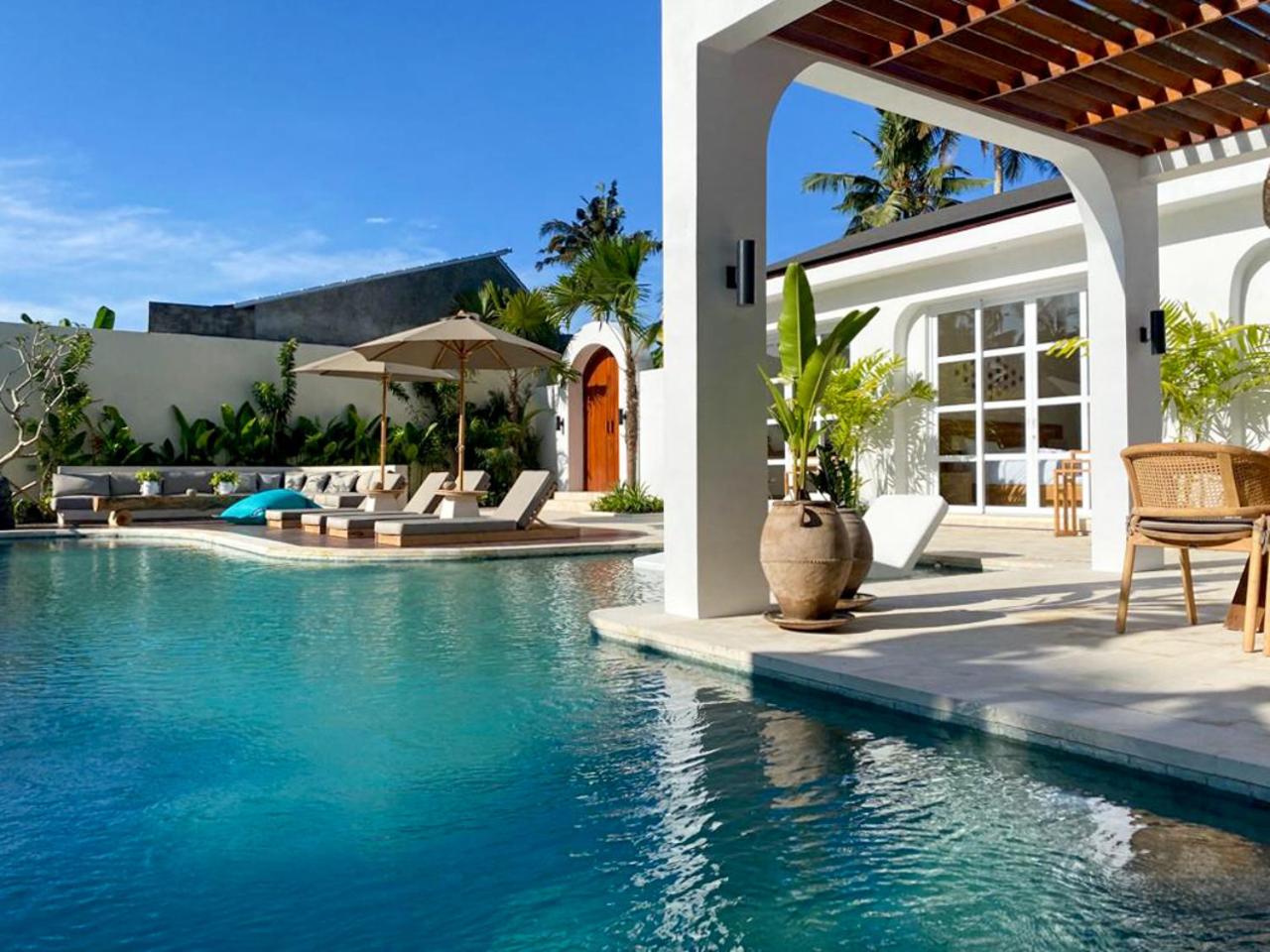Three-Bedroom Villa - Photo 3