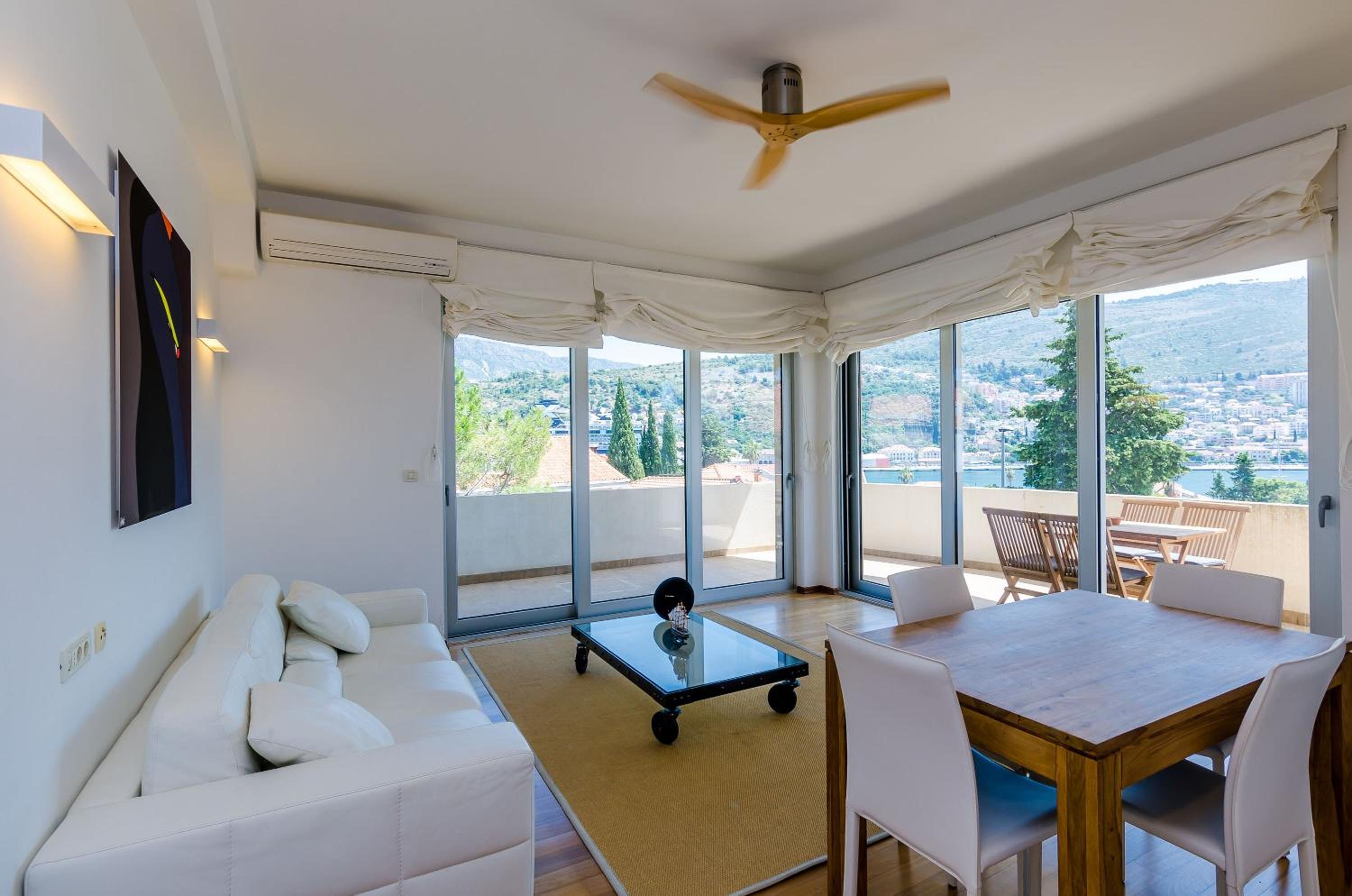 Two Bedroom Apartment with Terrace and Sea View