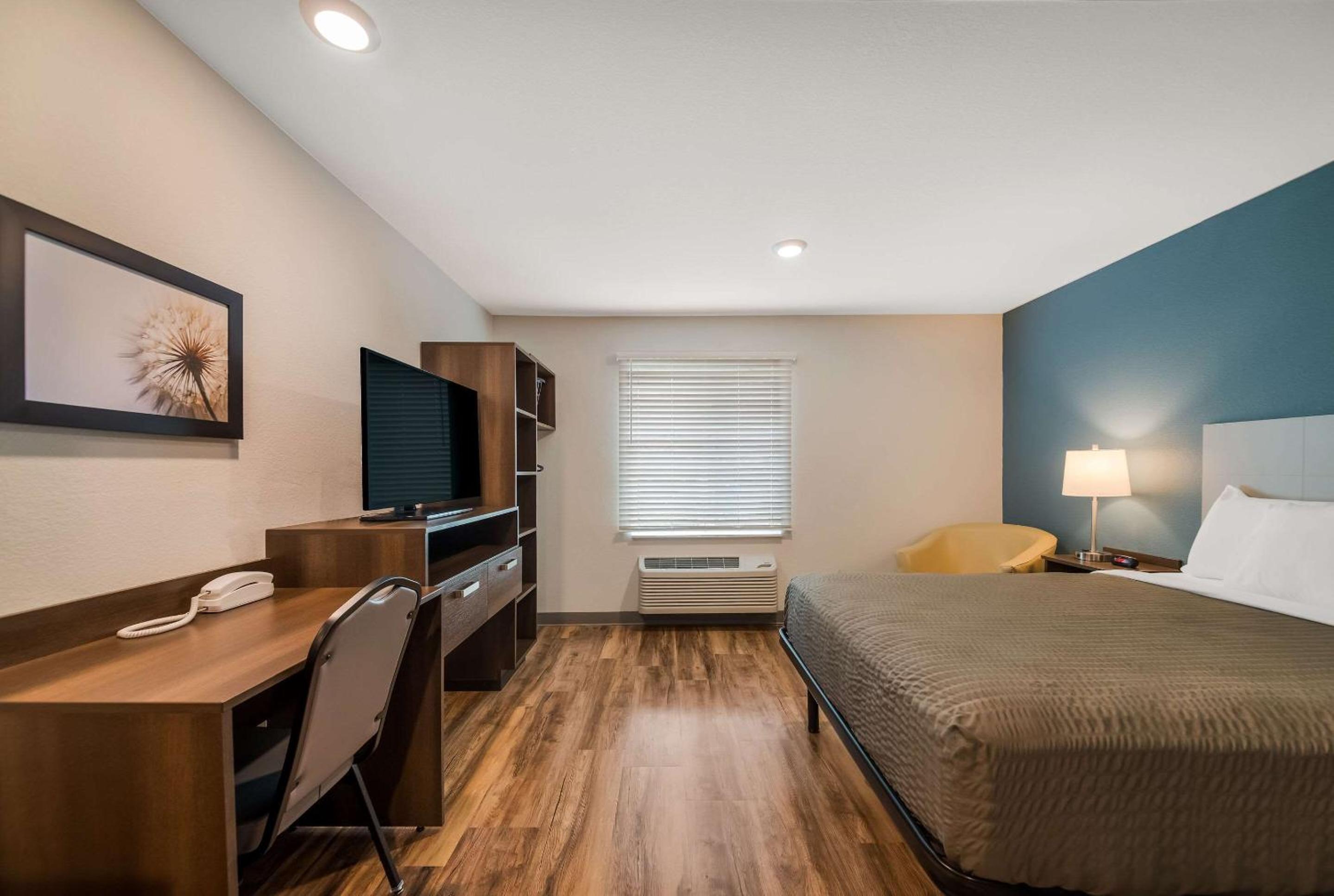 Queen Room with Tub - Disability Access/Non Smoking