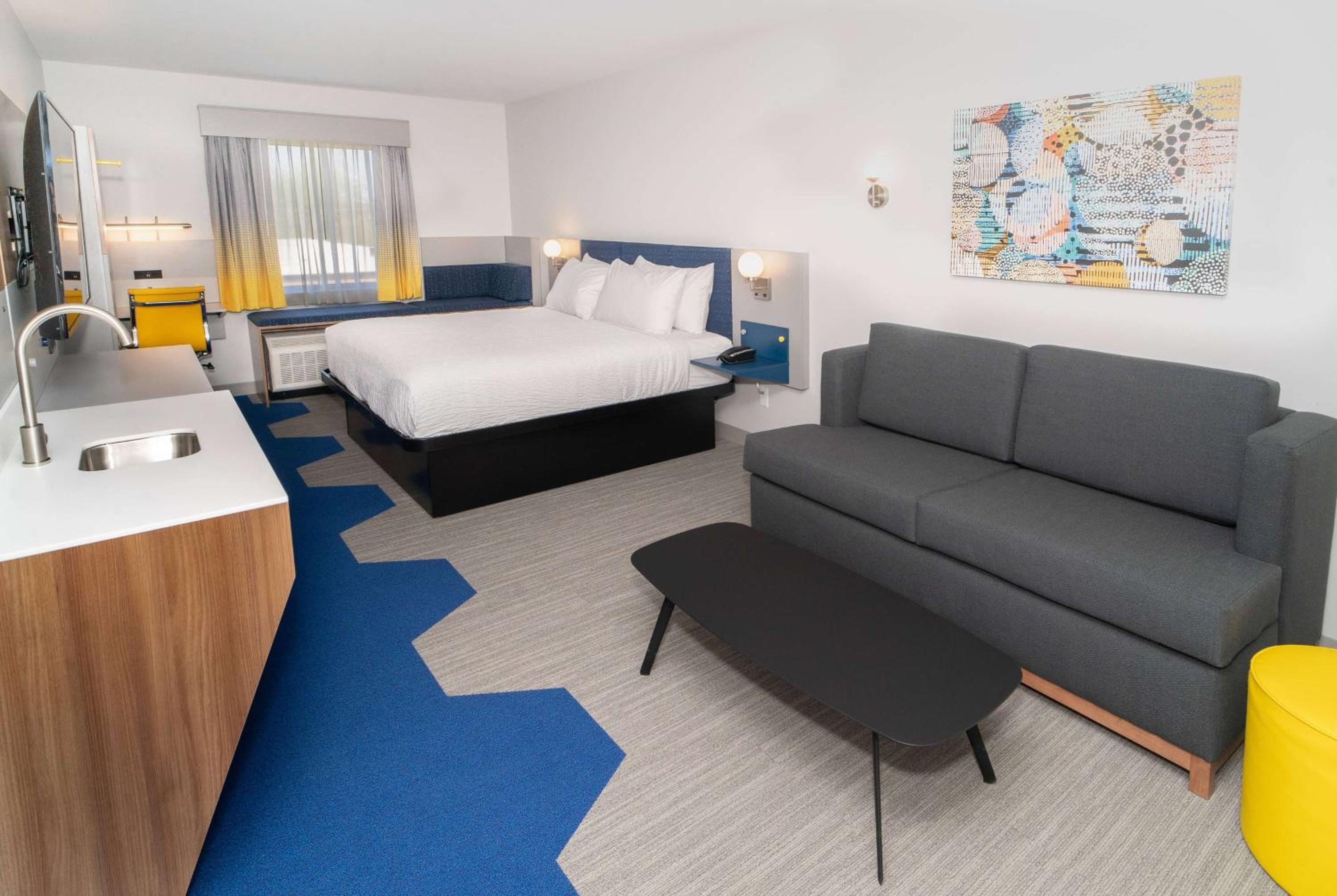King Suite - Non-Smoking - Photo 1
