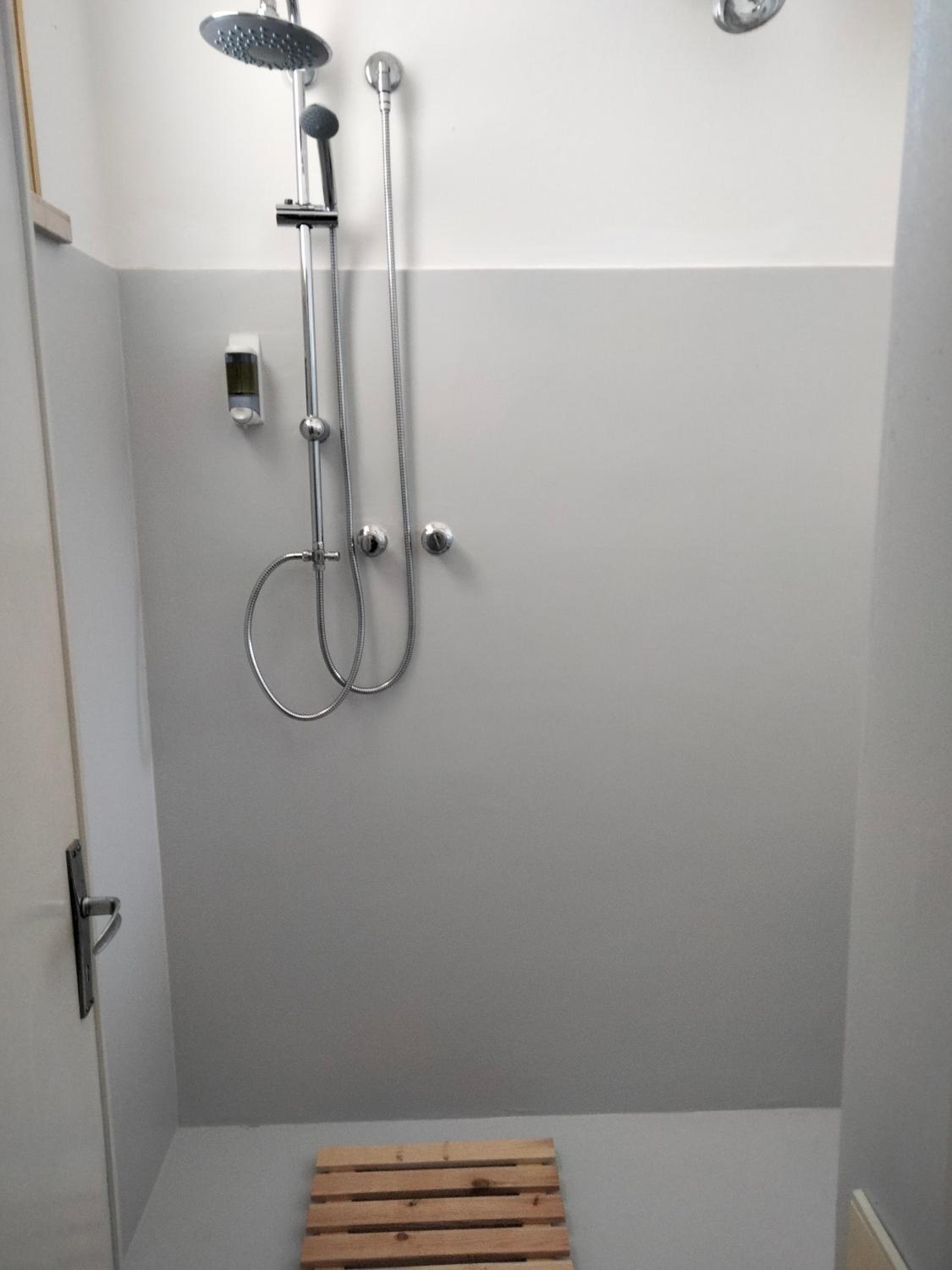 Economy Triple Room - Photo 4