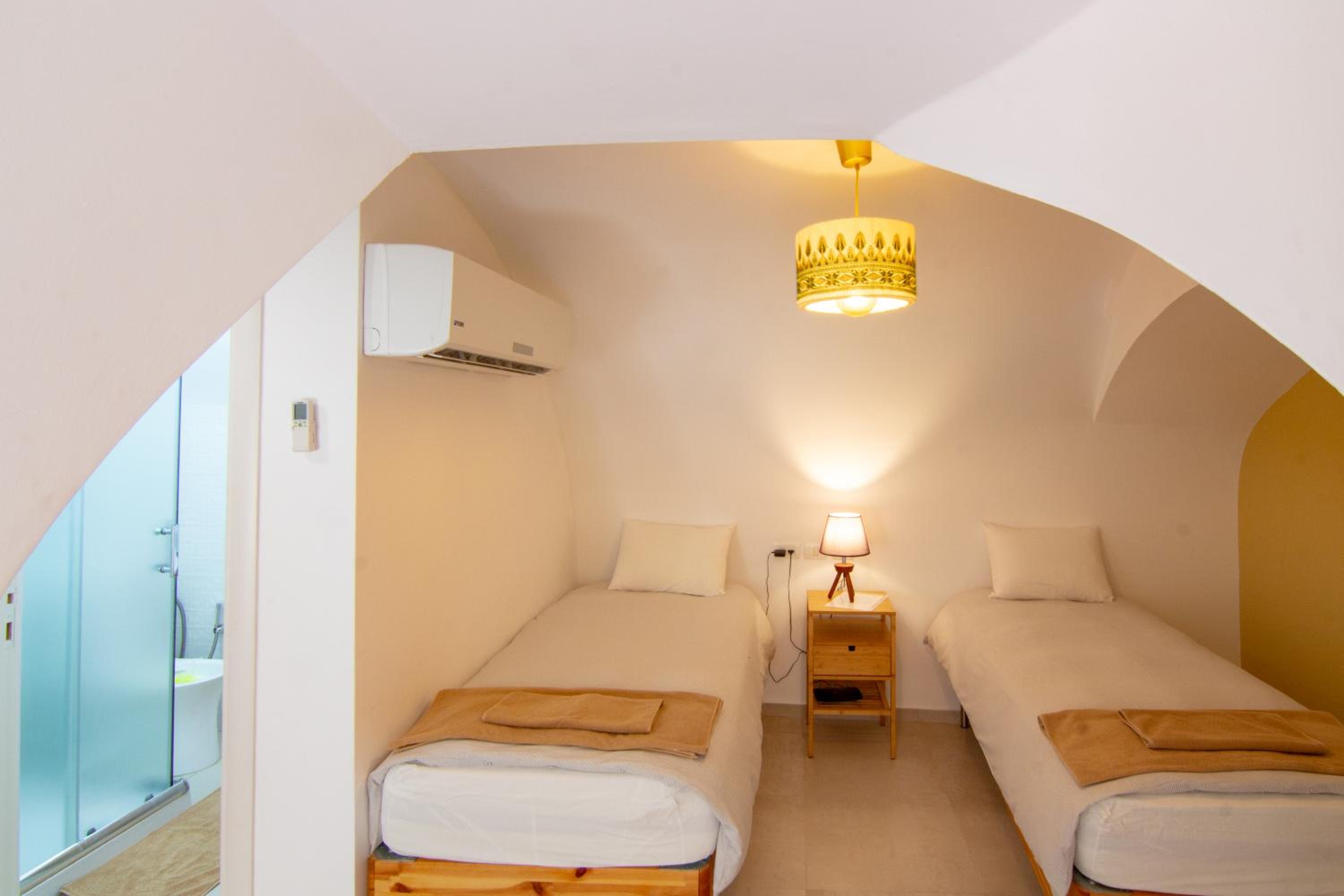 Standard Twin Room photo 2