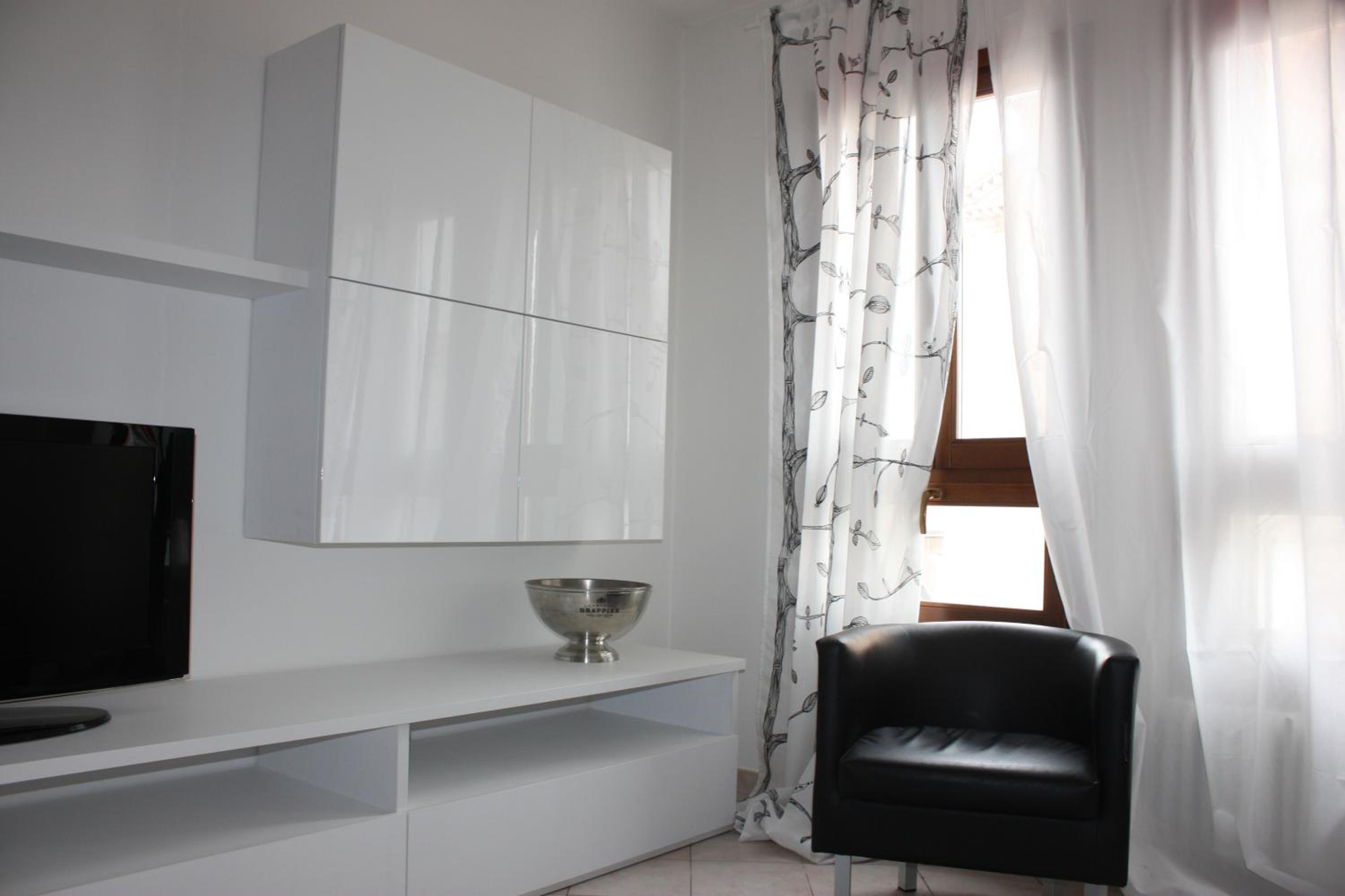 Two-Bedroom Apartment - Photo 4