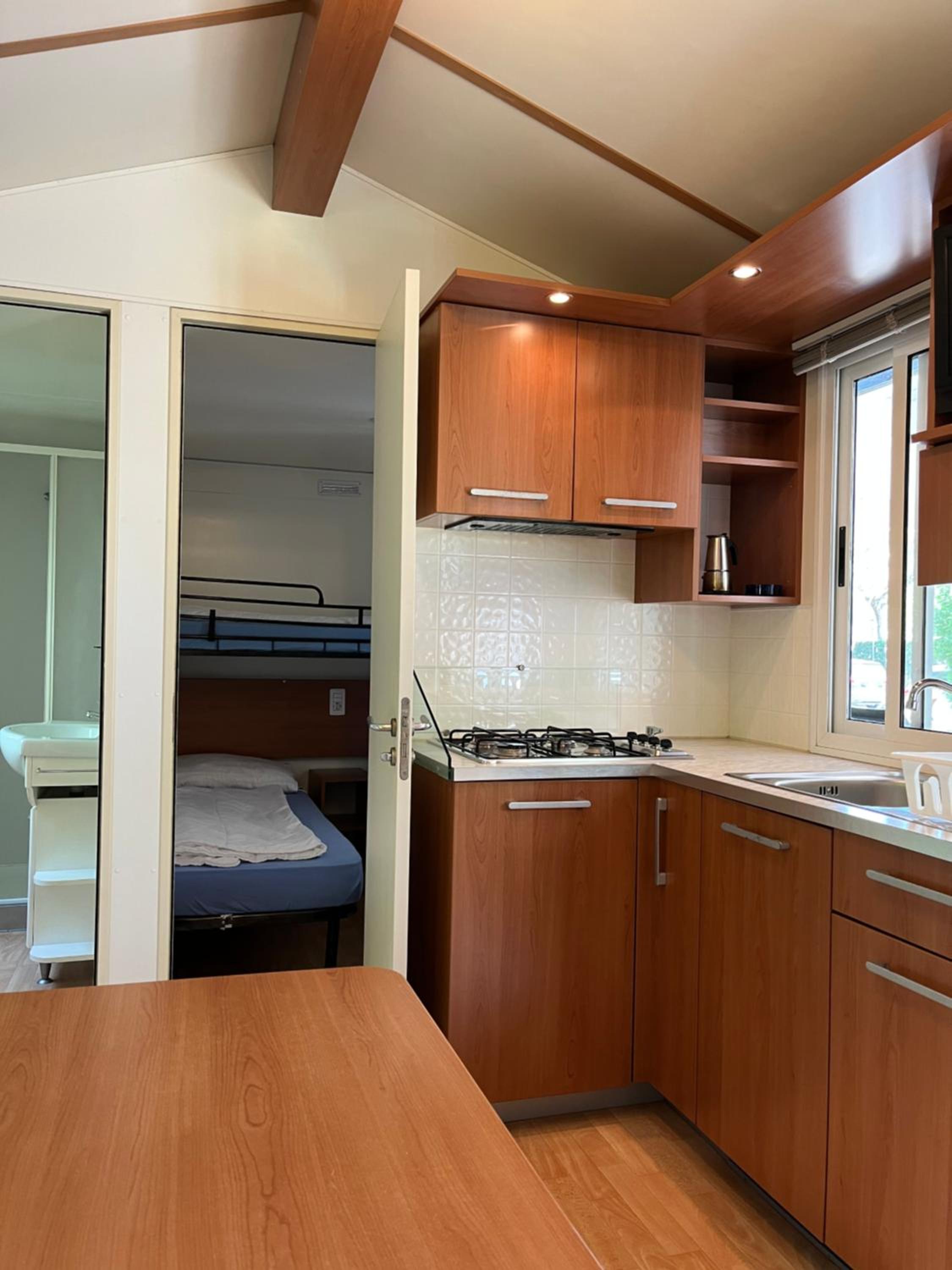 Mobile Home photo 3