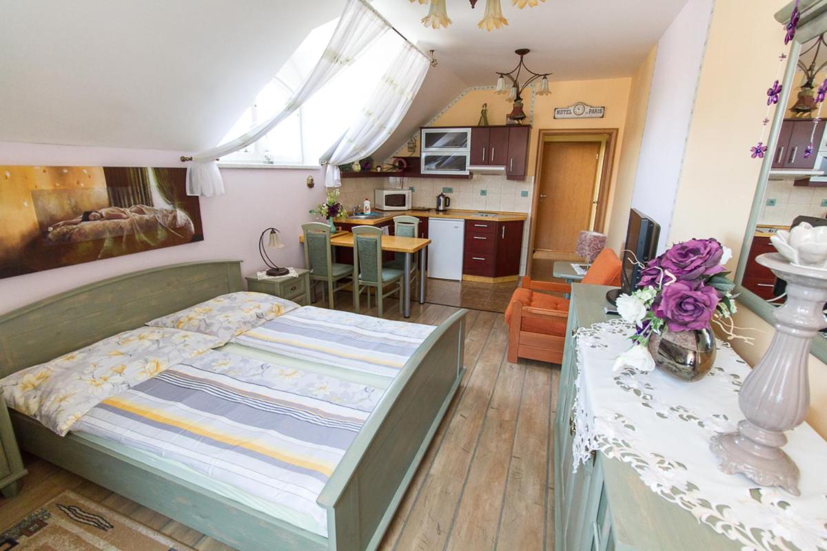 Double Room with Extra Bed photo 3