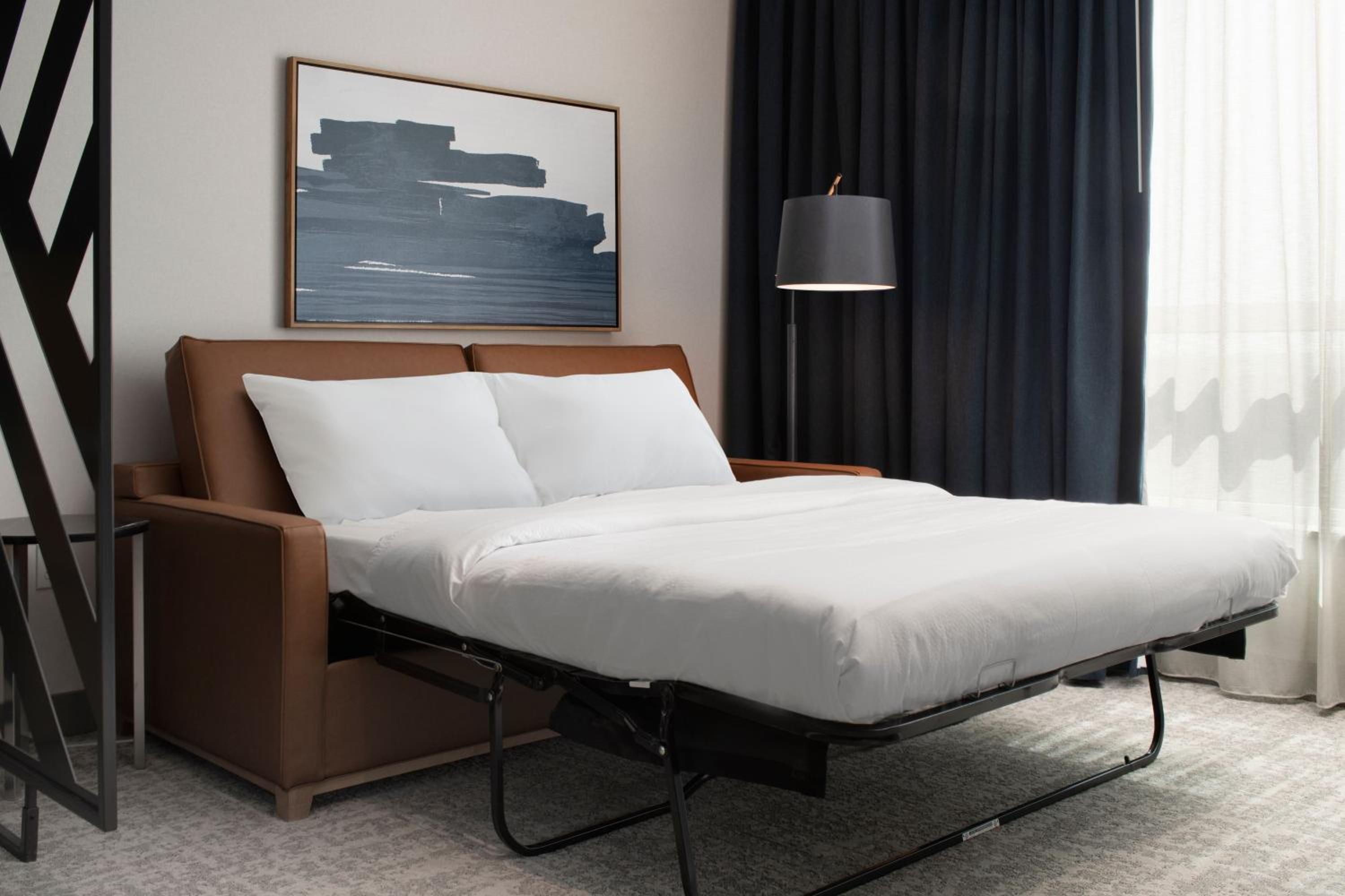 Studio with Two Queen Beds - Photo 6