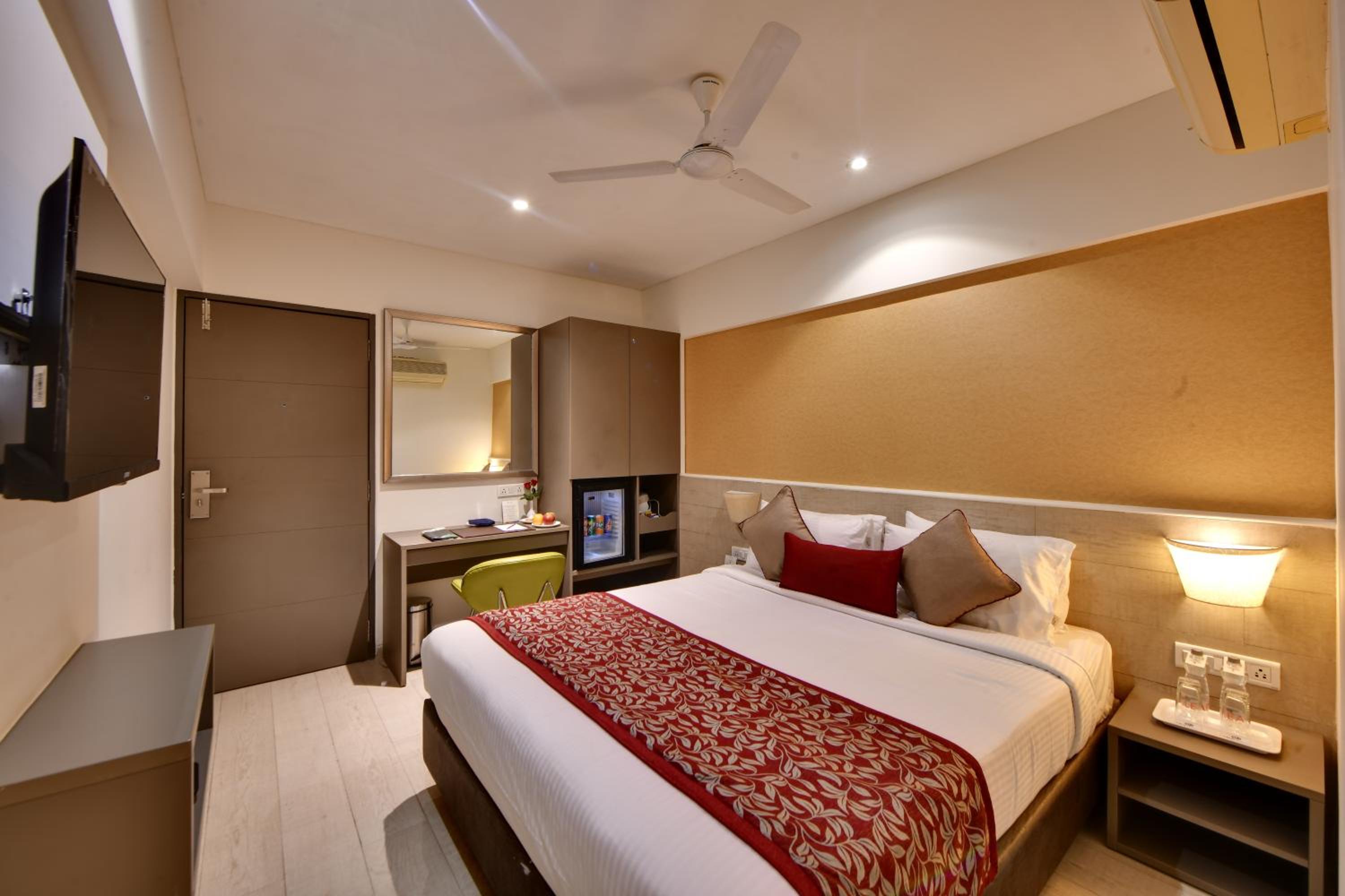 Standard King Room photo 2