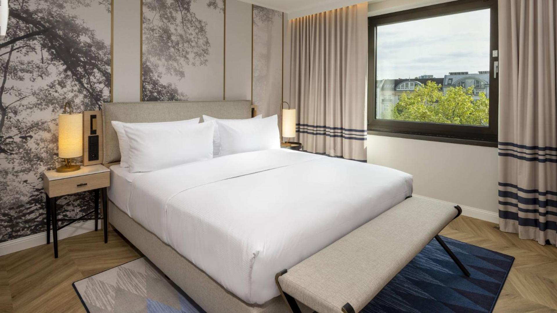 One-Bedroom Corner King Suite