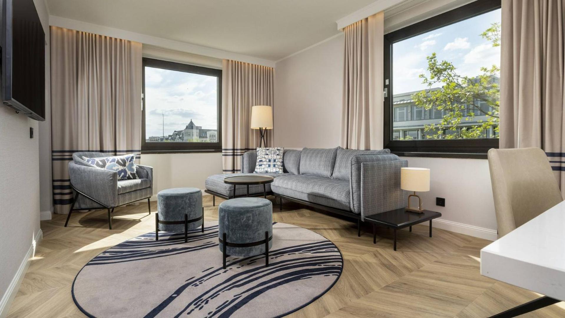 One-Bedroom Corner King Suite