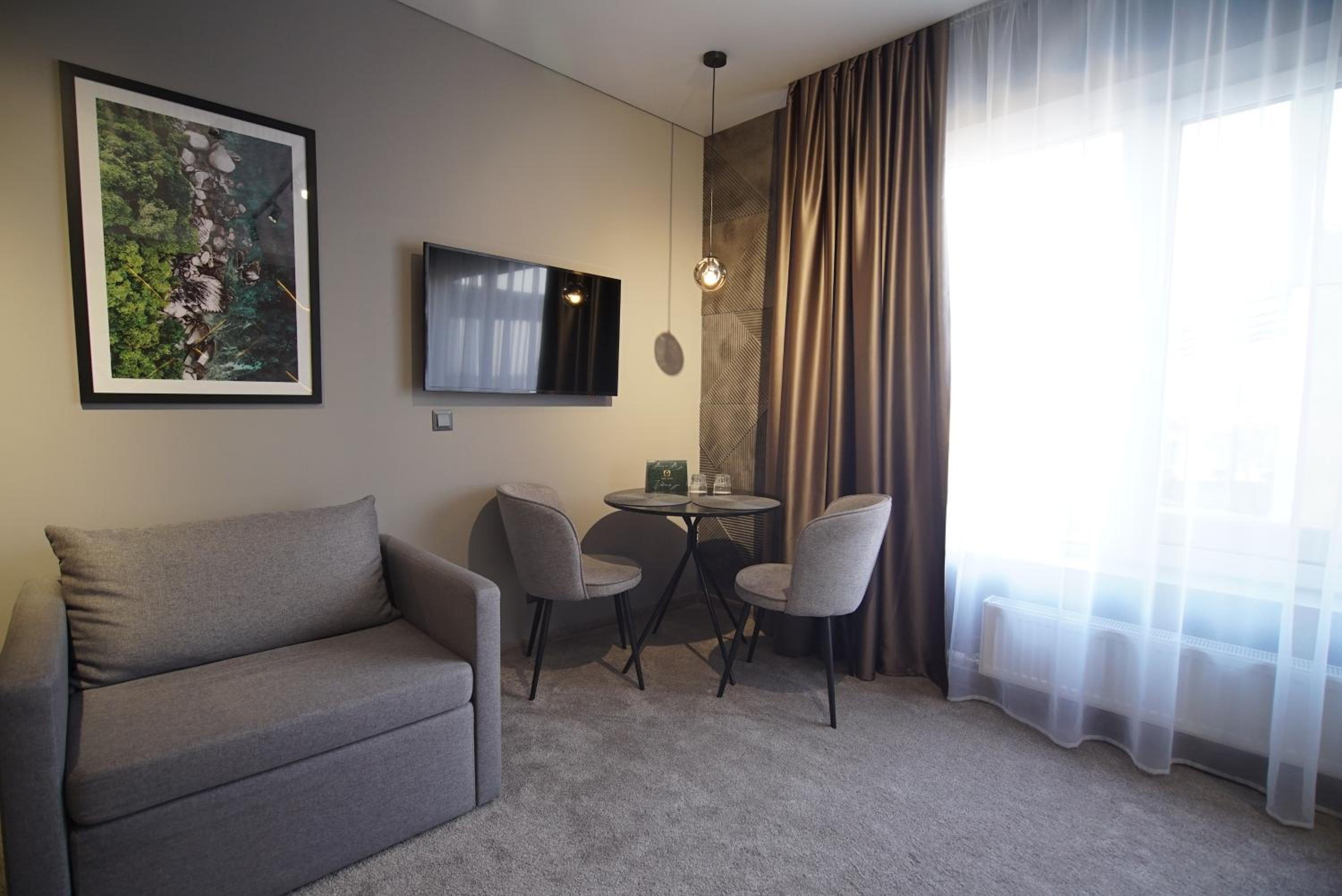 Deluxe Studio