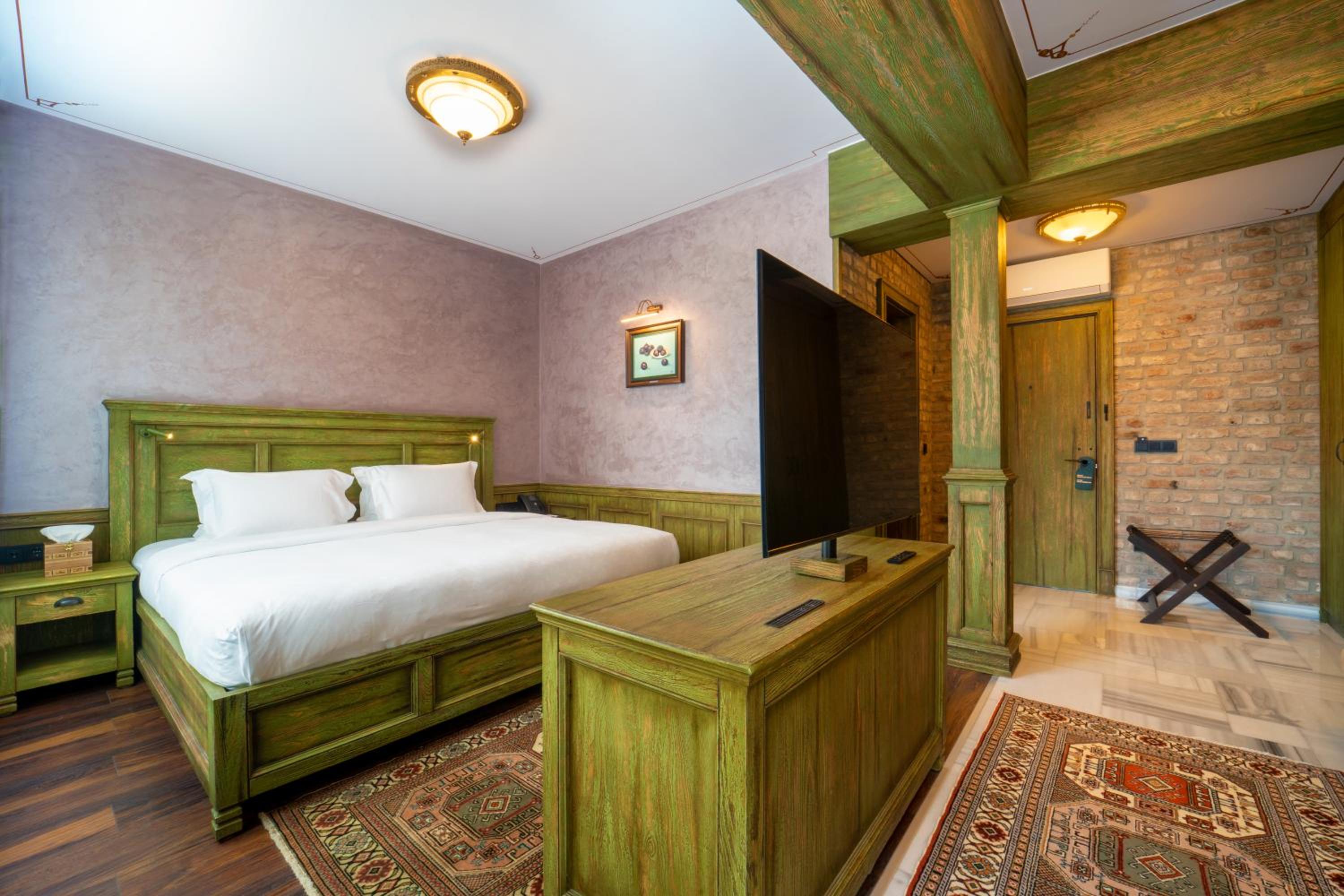 Standard King Room photo 2