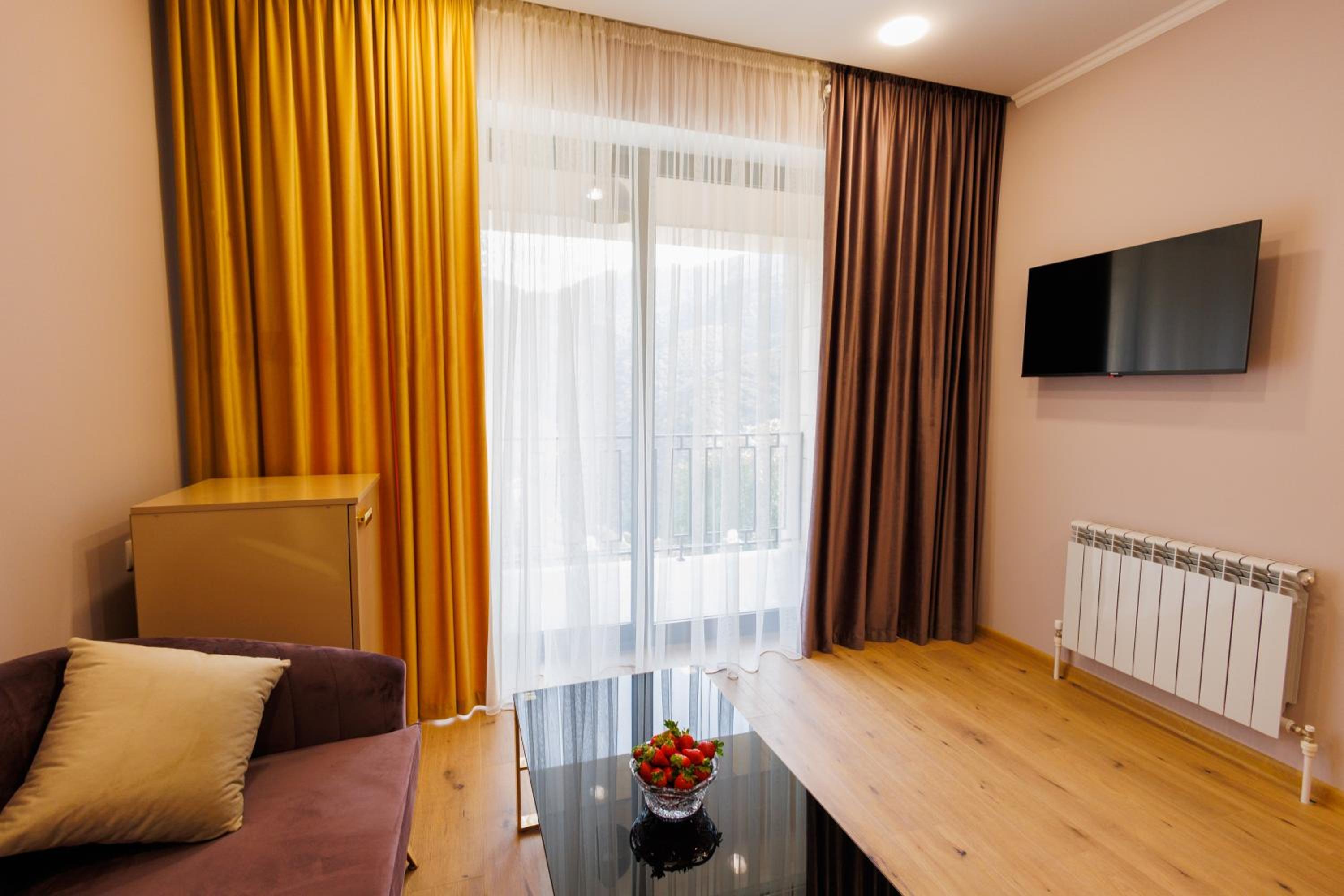 Deluxe King Suite