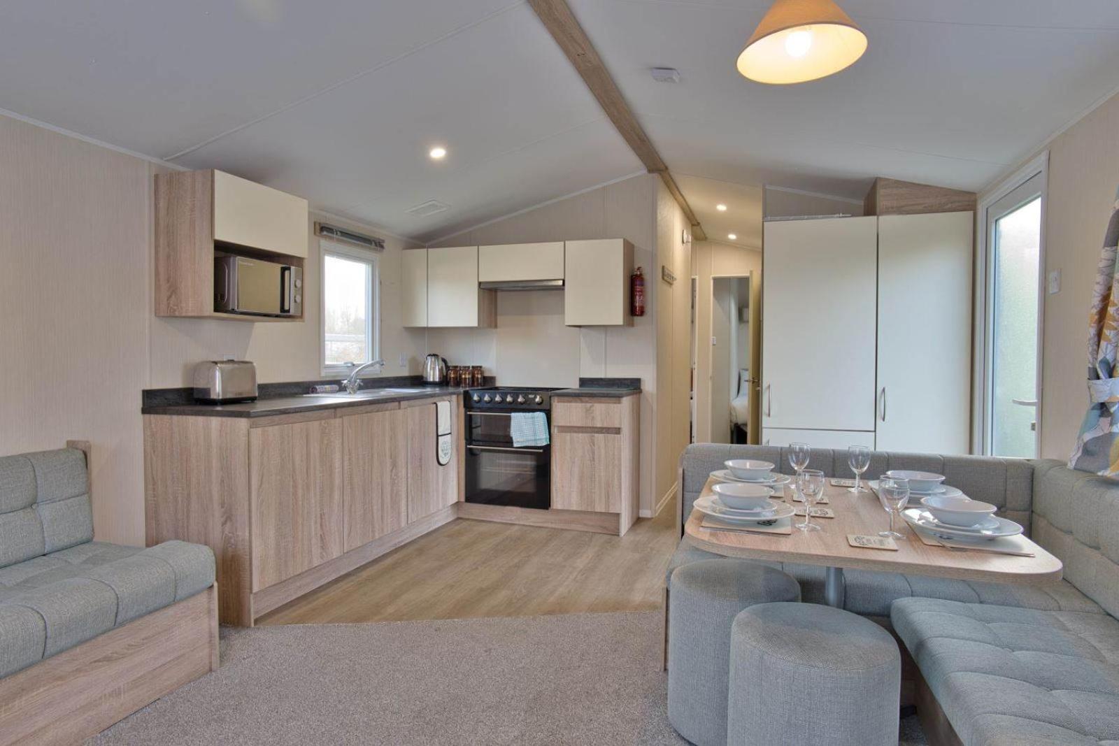 Bronze Caravan - 2 bed - No Pets photo 3