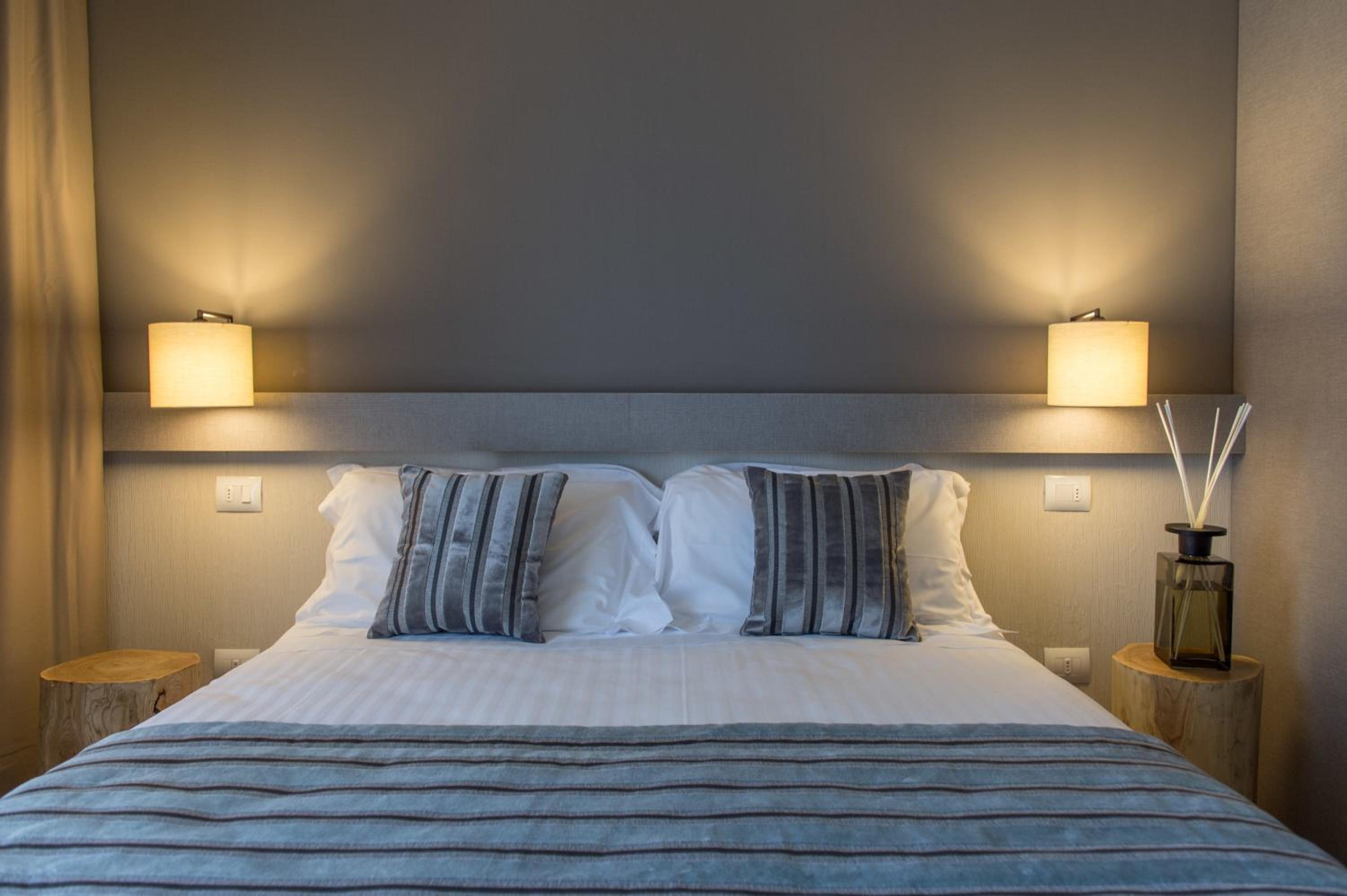 Classic Double or Twin Room - Photo 11