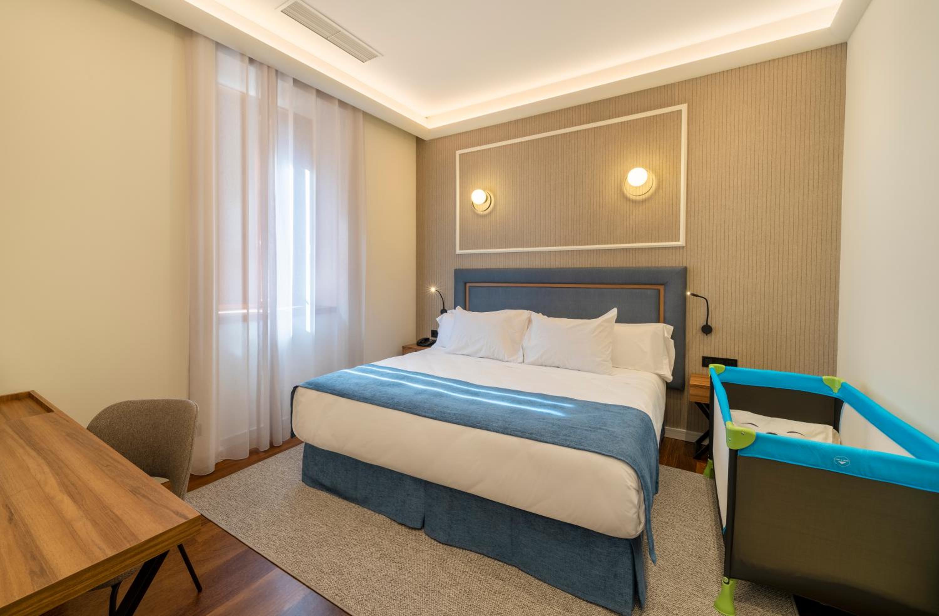 Double or Twin Room - Photo 2
