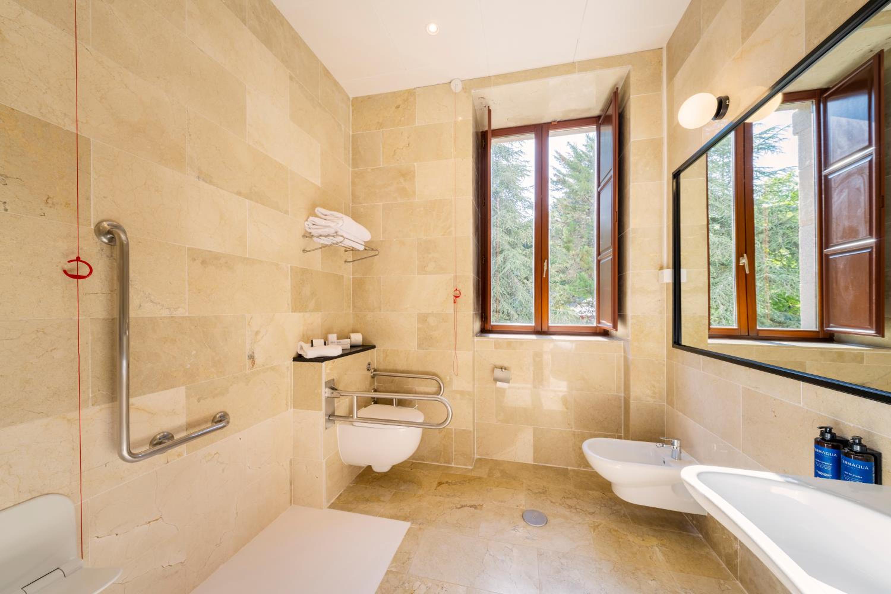 Double or Twin Room - Photo 3