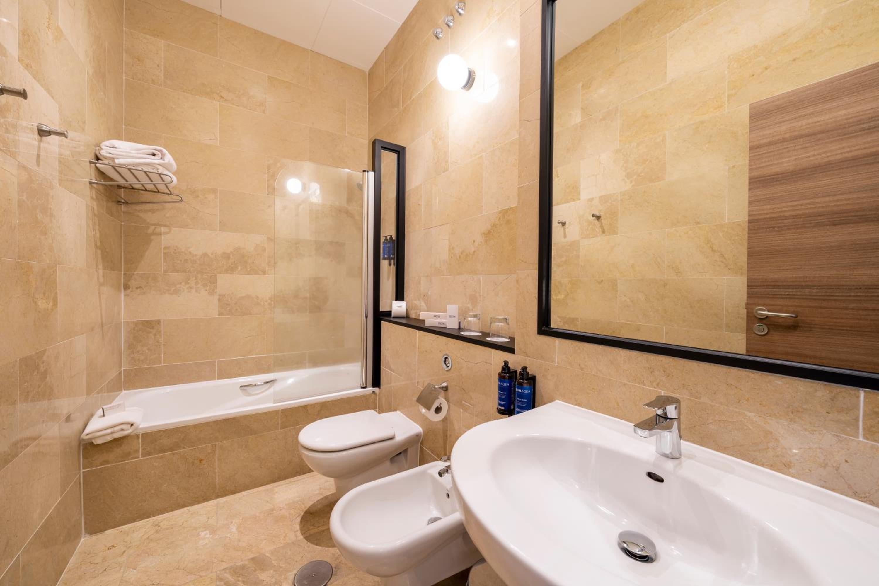 Double or Twin Room - Photo 5
