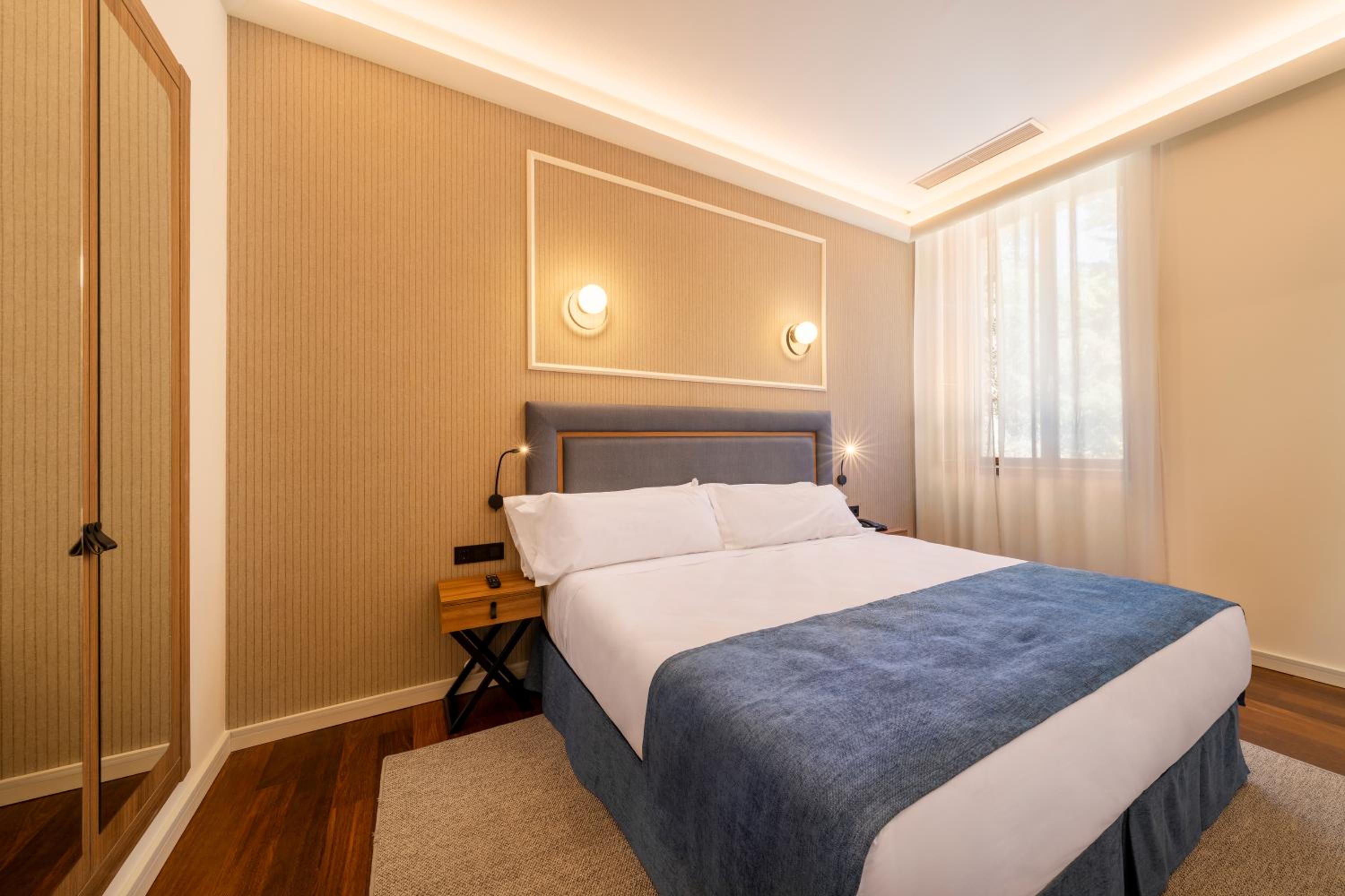 Double or Twin Room - Photo 4
