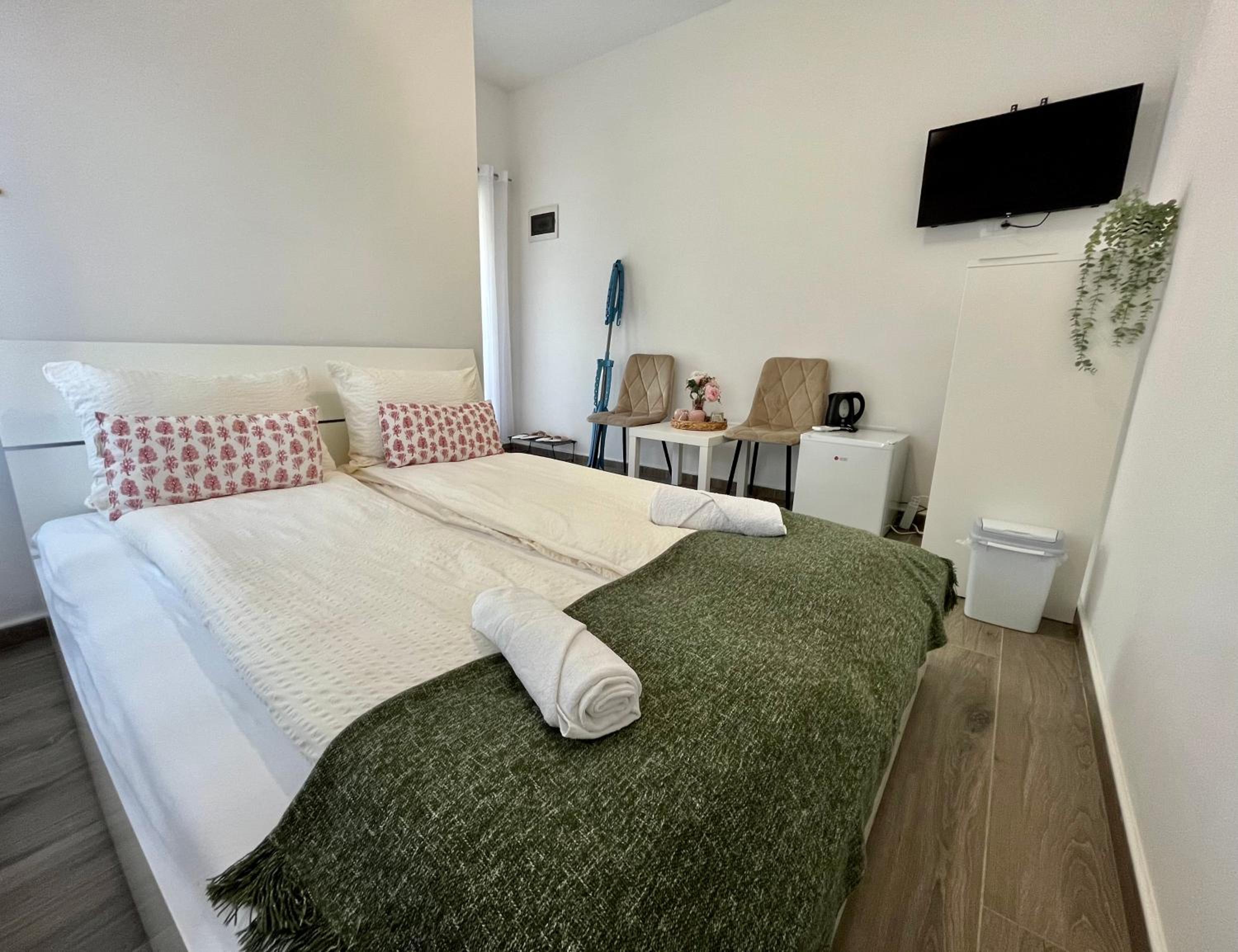 Small Double Room photo 1