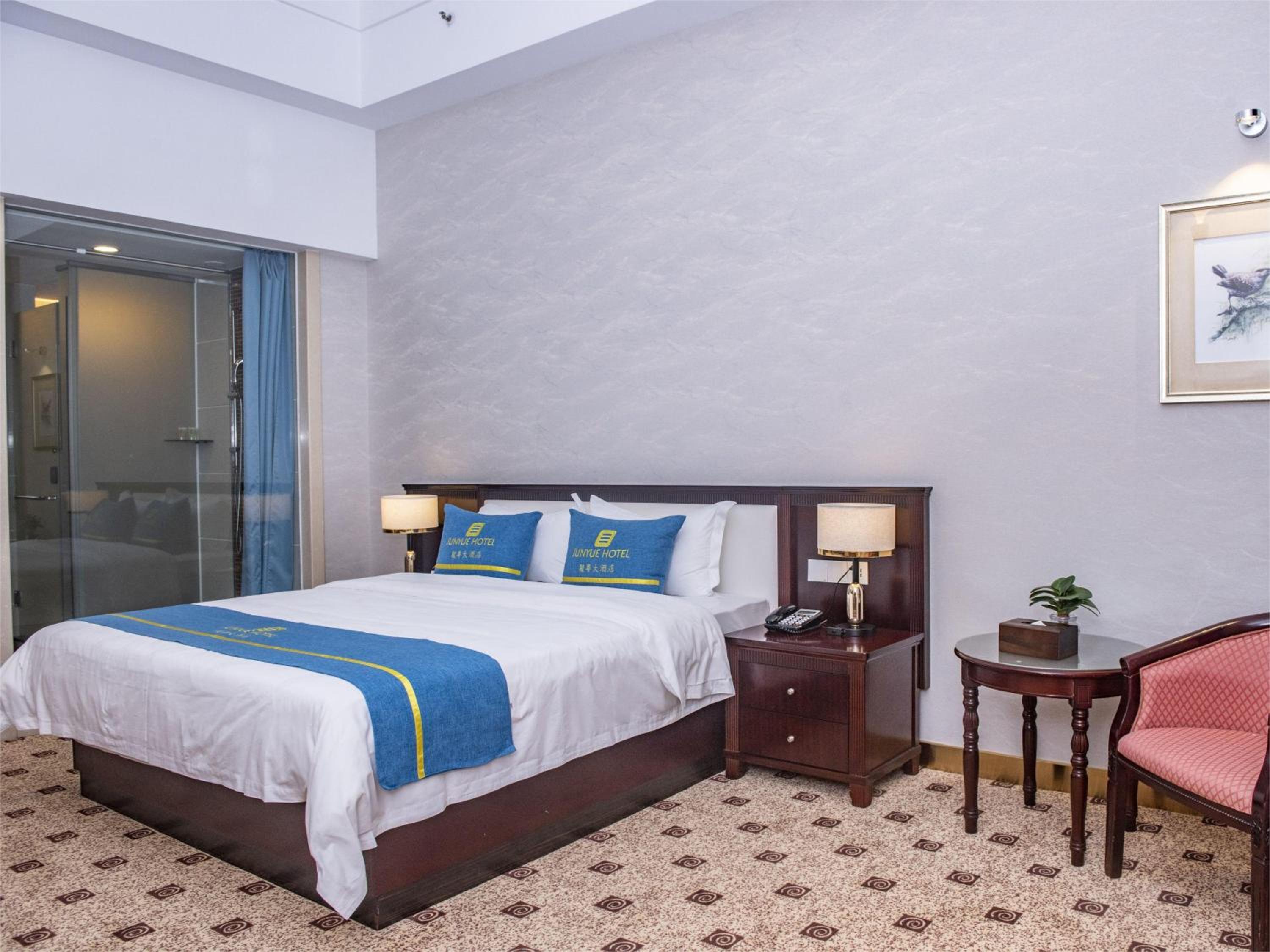 Deluxe Queen Room