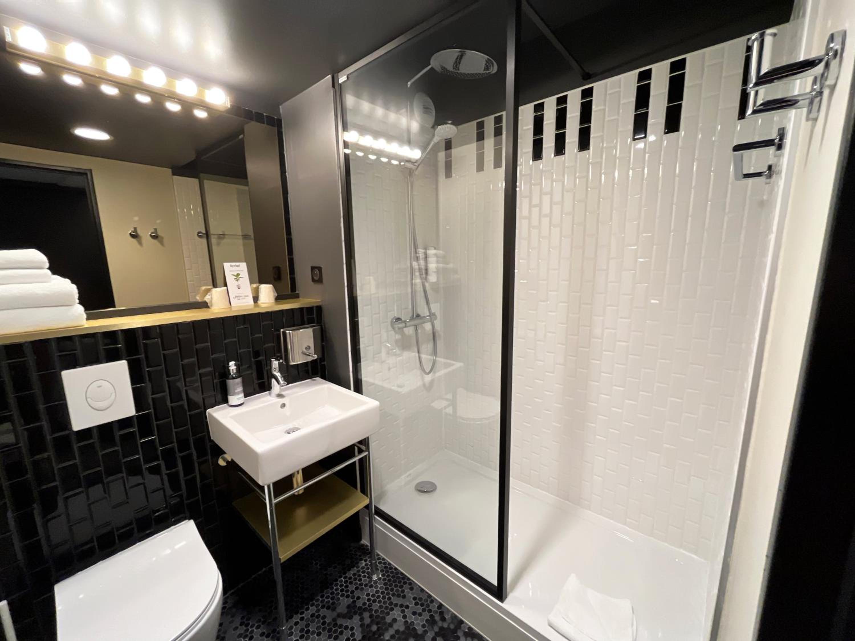 Double Room - Photo 10