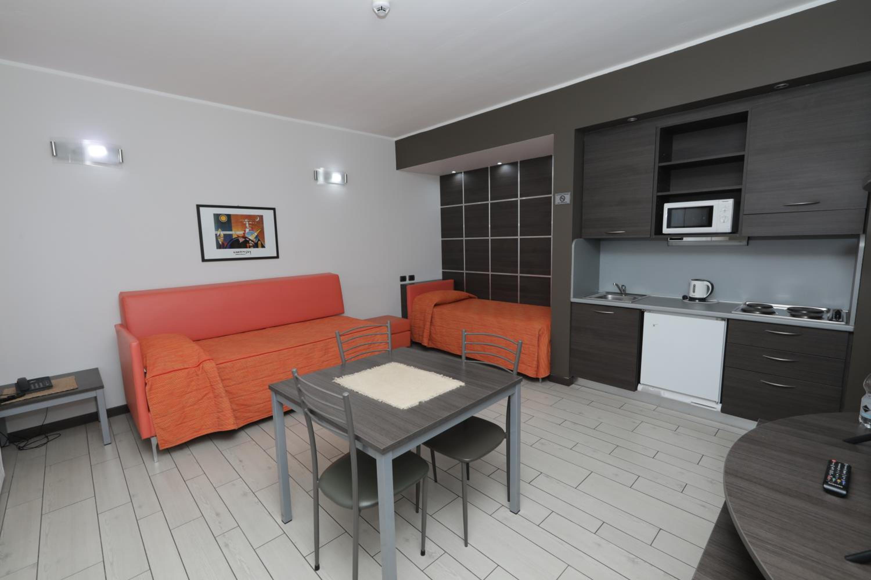 Studio with Balcony and Garden View