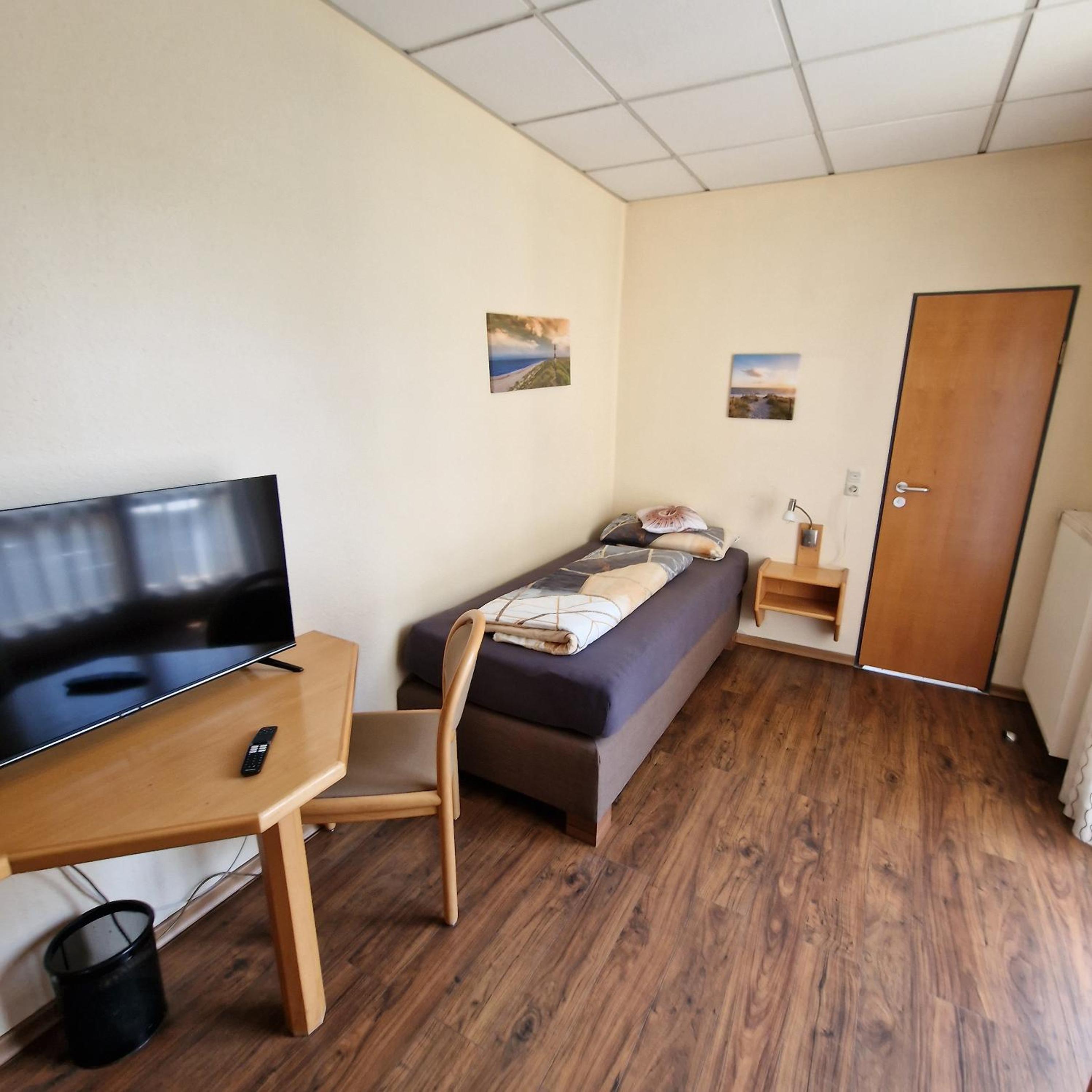 Single Room with Bathroom photo 1