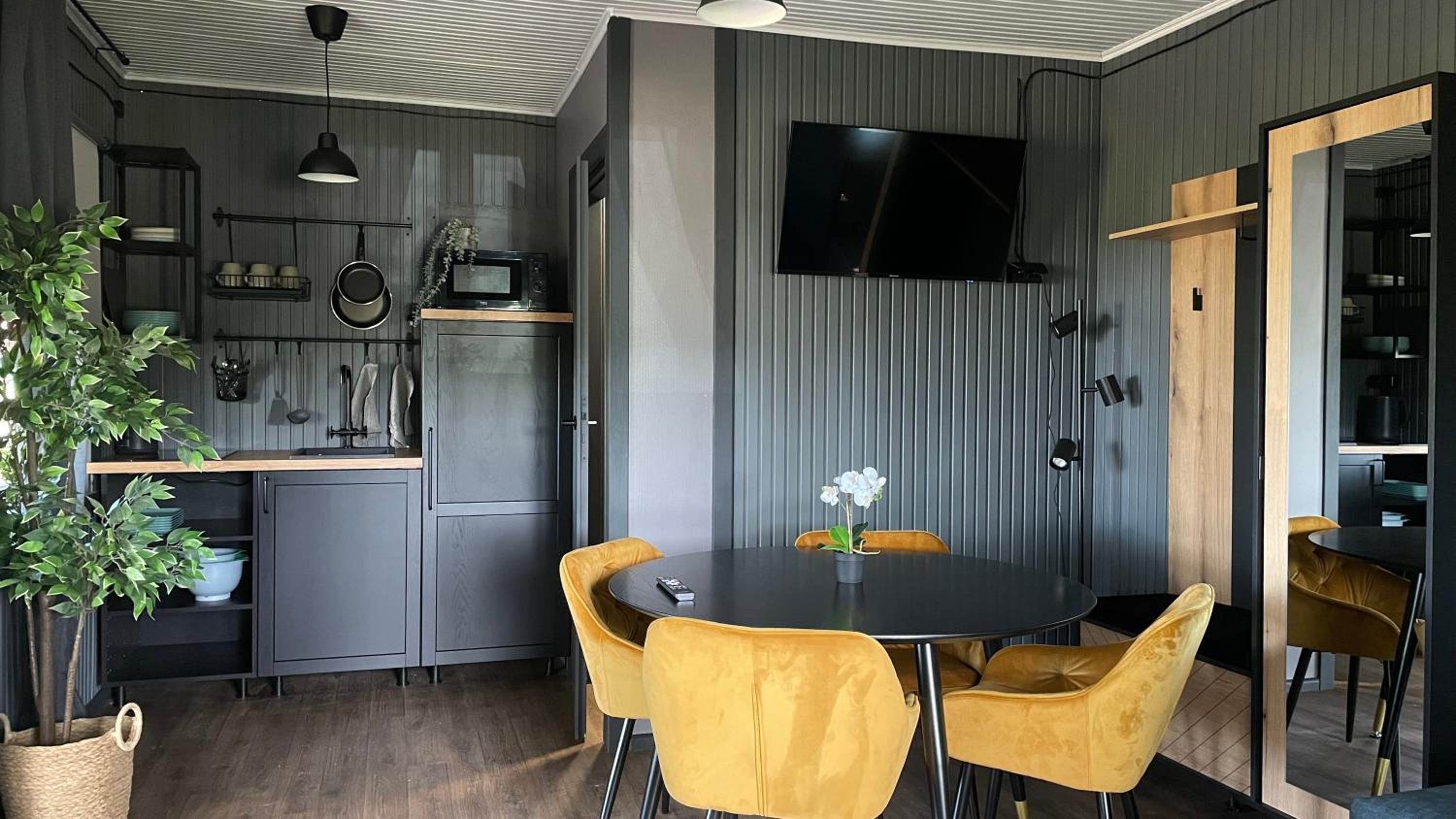 Two-Bedroom House - Photo 23