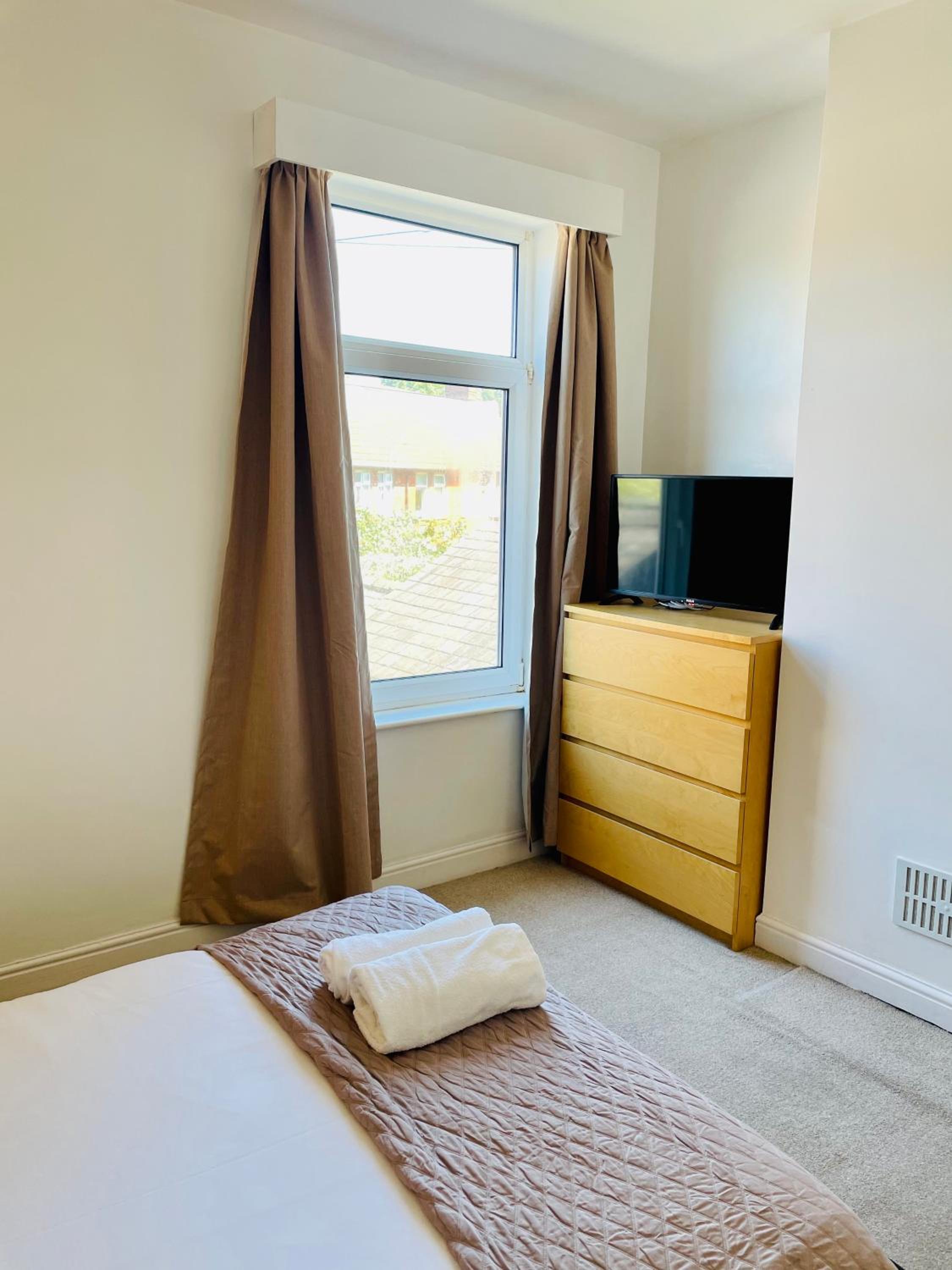 Three-Bedroom House - Photo 9