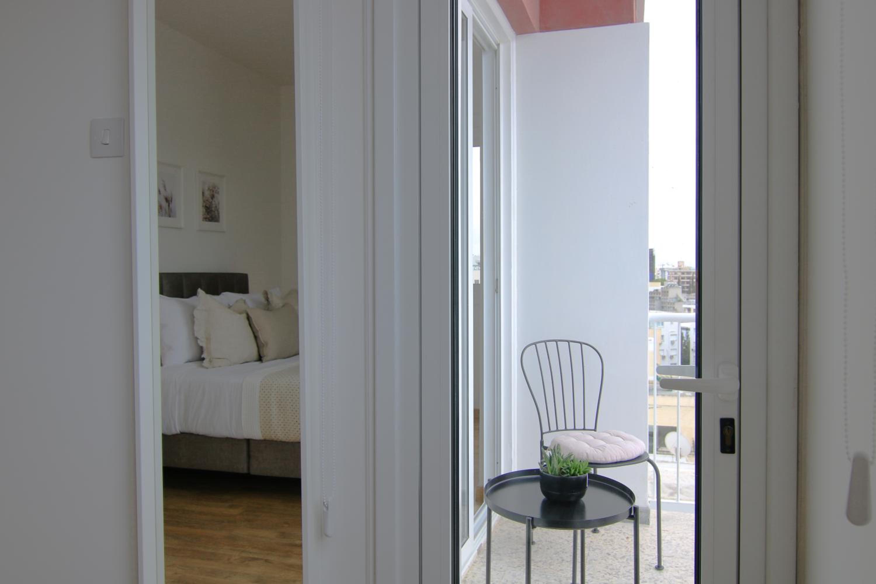 Apartment with Balcony photo 3