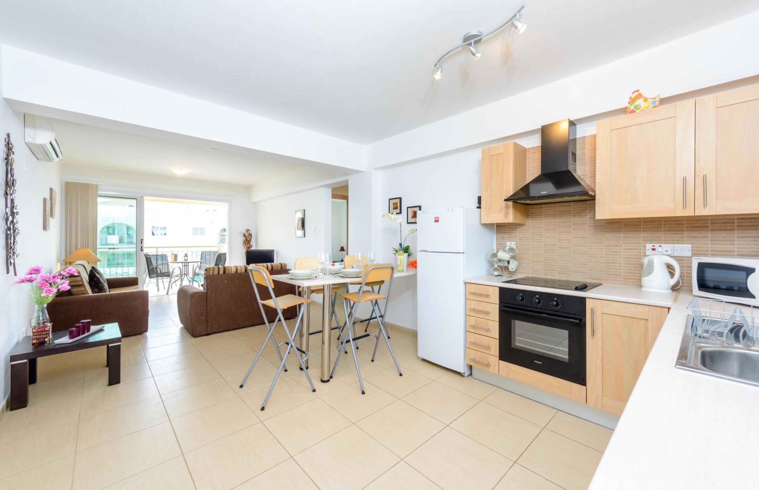 One-Bedroom Apartment with Balcony photo 1