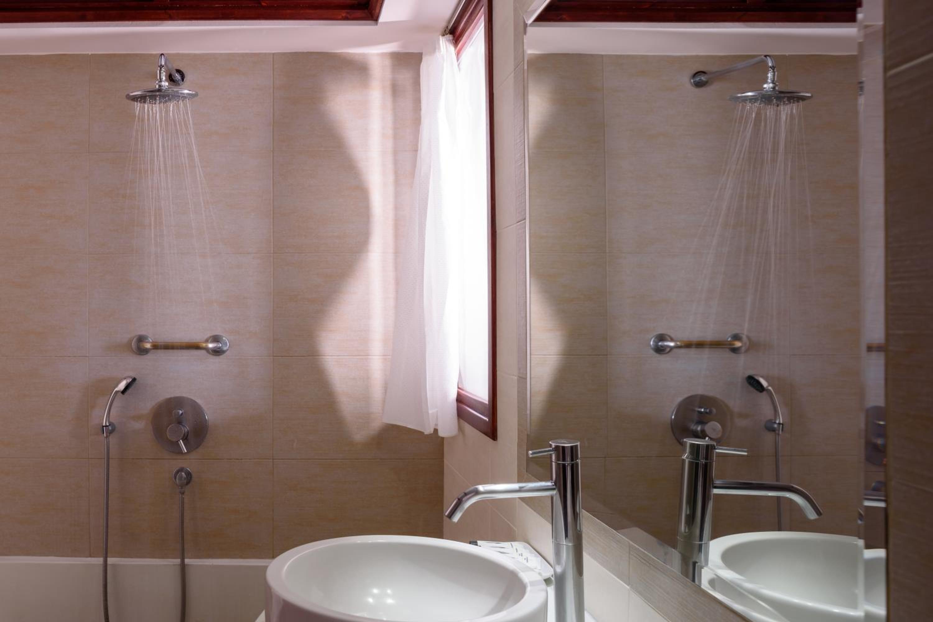 Superior Triple Room - Photo 11