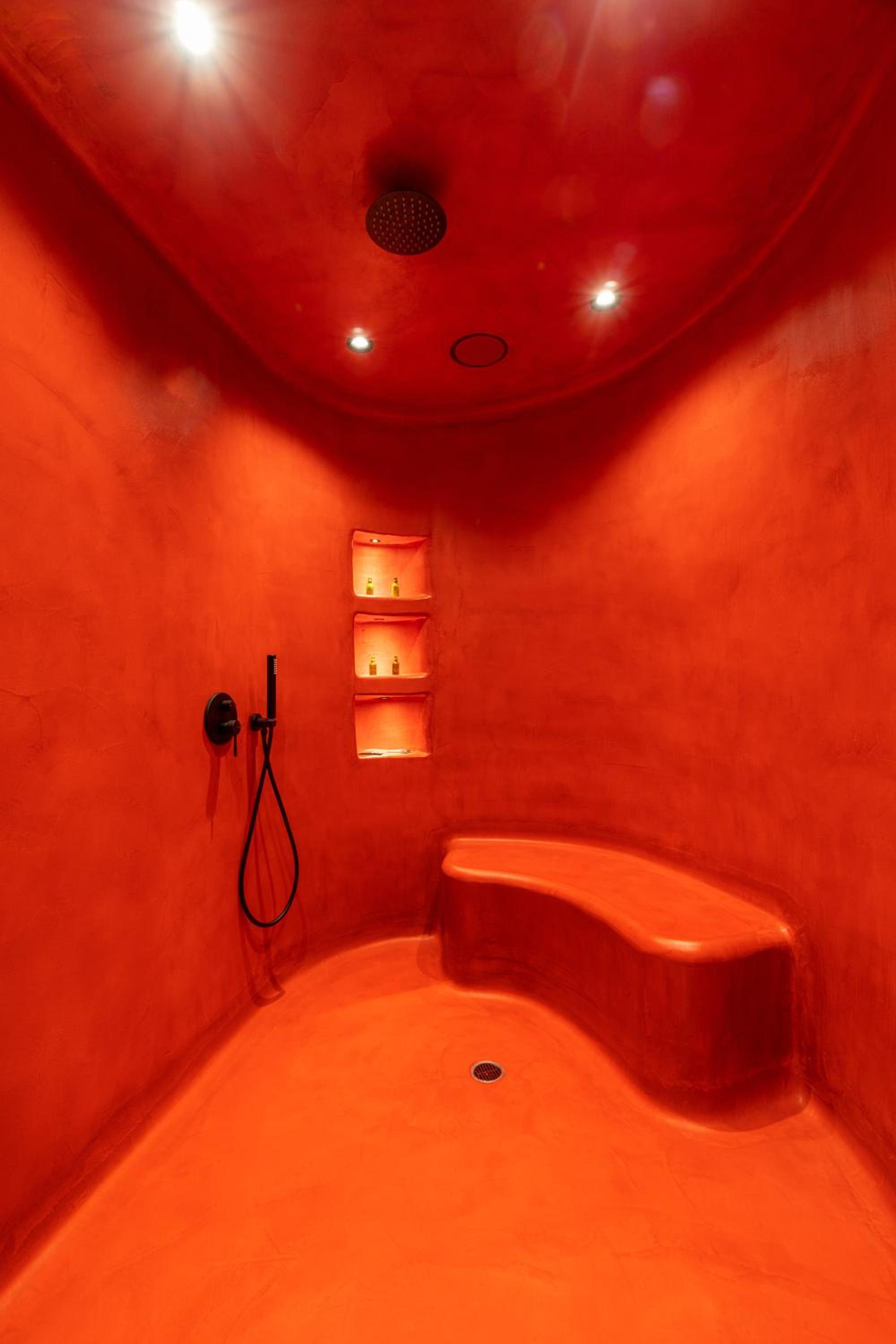 King Suite with Spa Bath - Photo 9