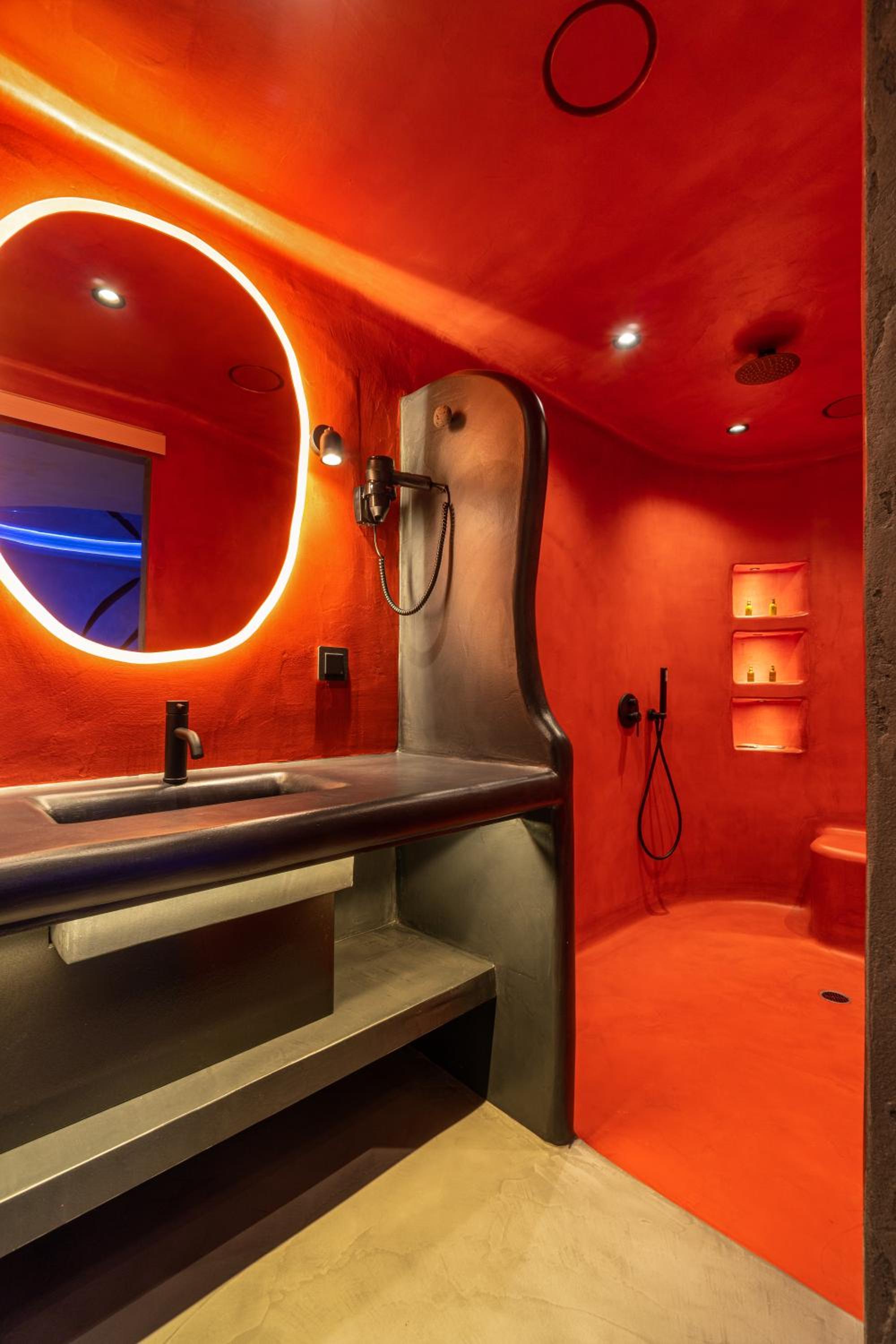 King Suite with Spa Bath - Photo 6